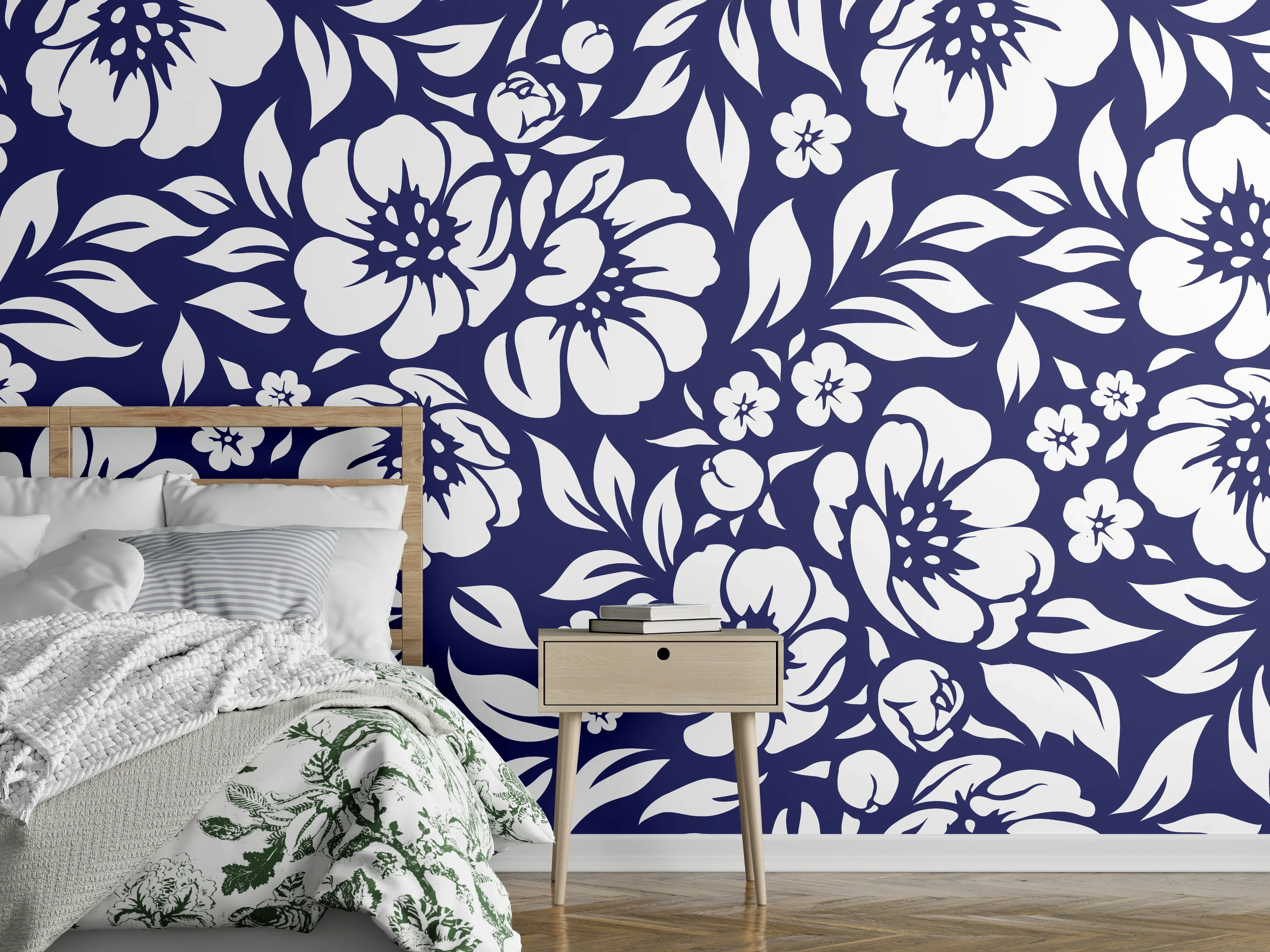 Wandverkleidung Schlafzimmer - Blumenmuster mit blauen und weißen Kontrasten