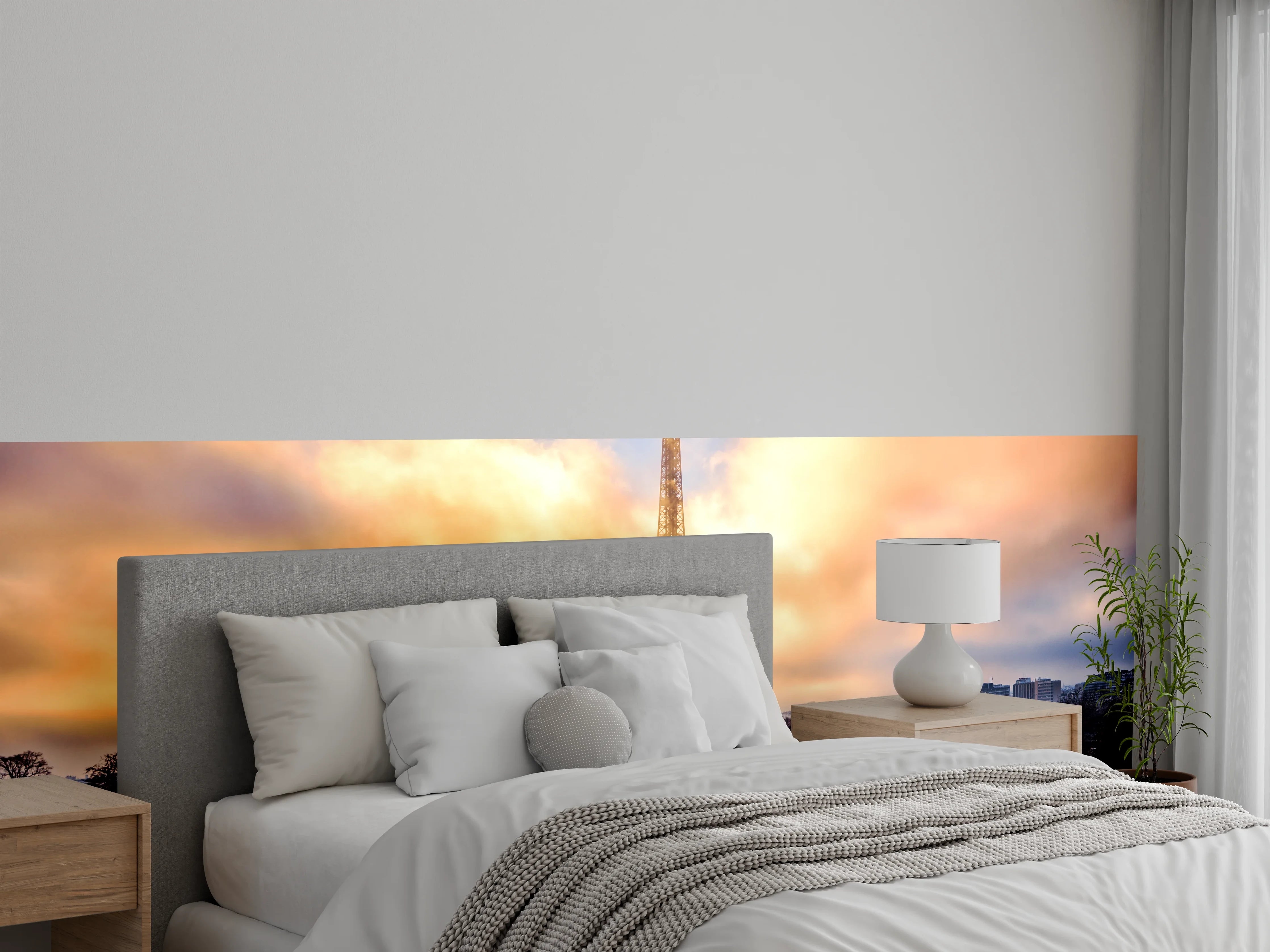 Wandverkleidung Schlafzimmer - Brennendes Himmel über der Eiffelturm-Kulisse