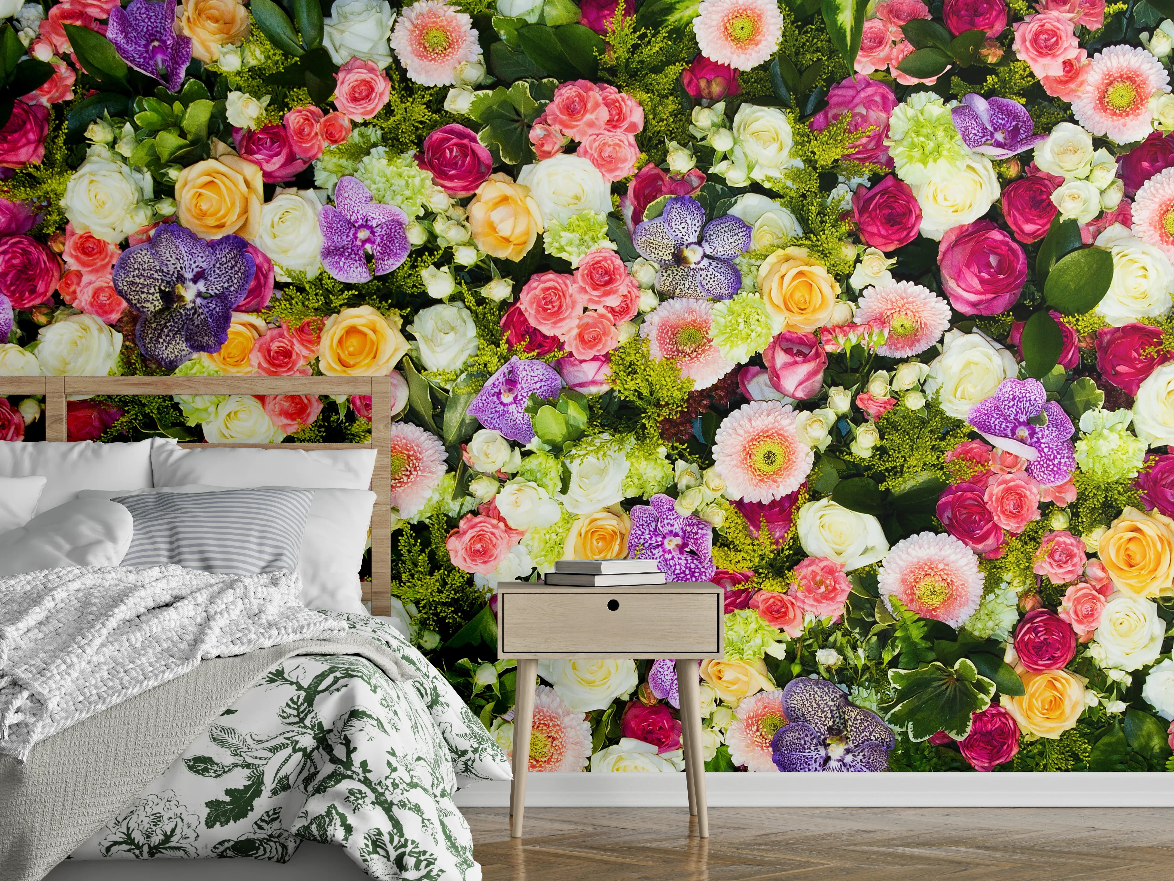 Wandverkleidung Schlafzimmer - Bunte Blumenwand: Frühlingshafte Blütenpracht