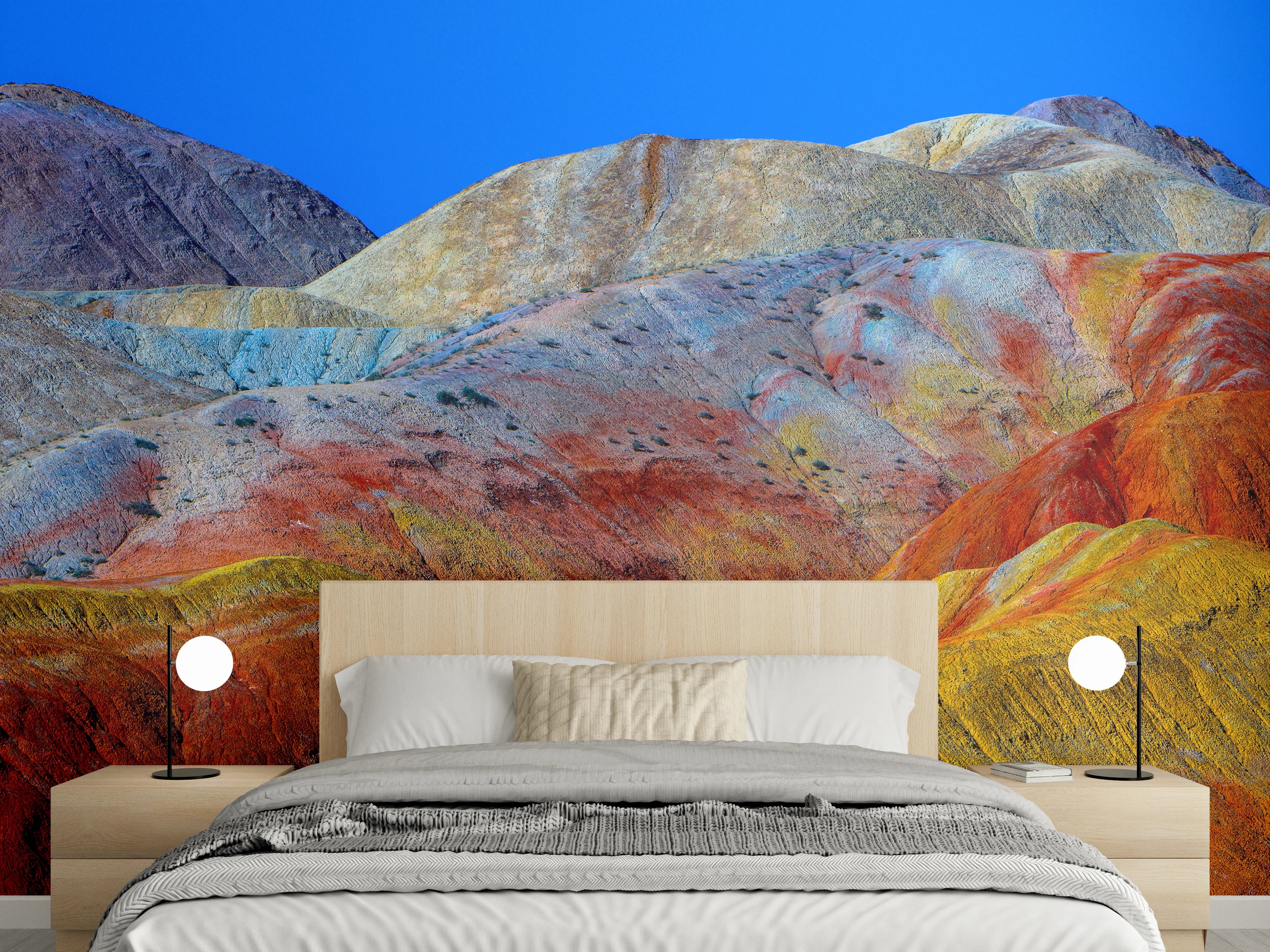 Wandverkleidung Schlafzimmer - Bunte Gebirgslandschaft im Sonnenlicht
