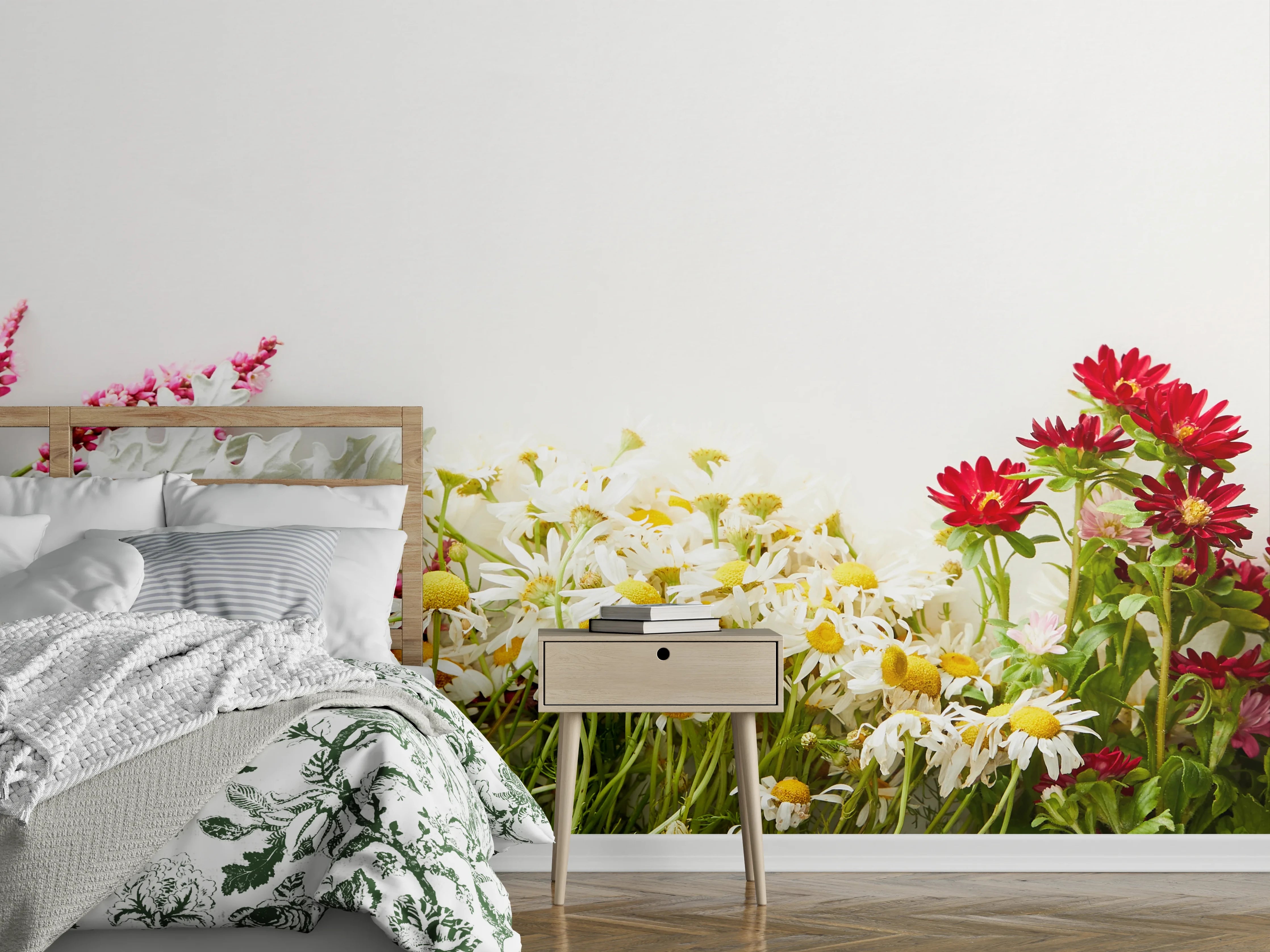 Wandverkleidung Schlafzimmer - Bunte Wildblumen auf Weiß