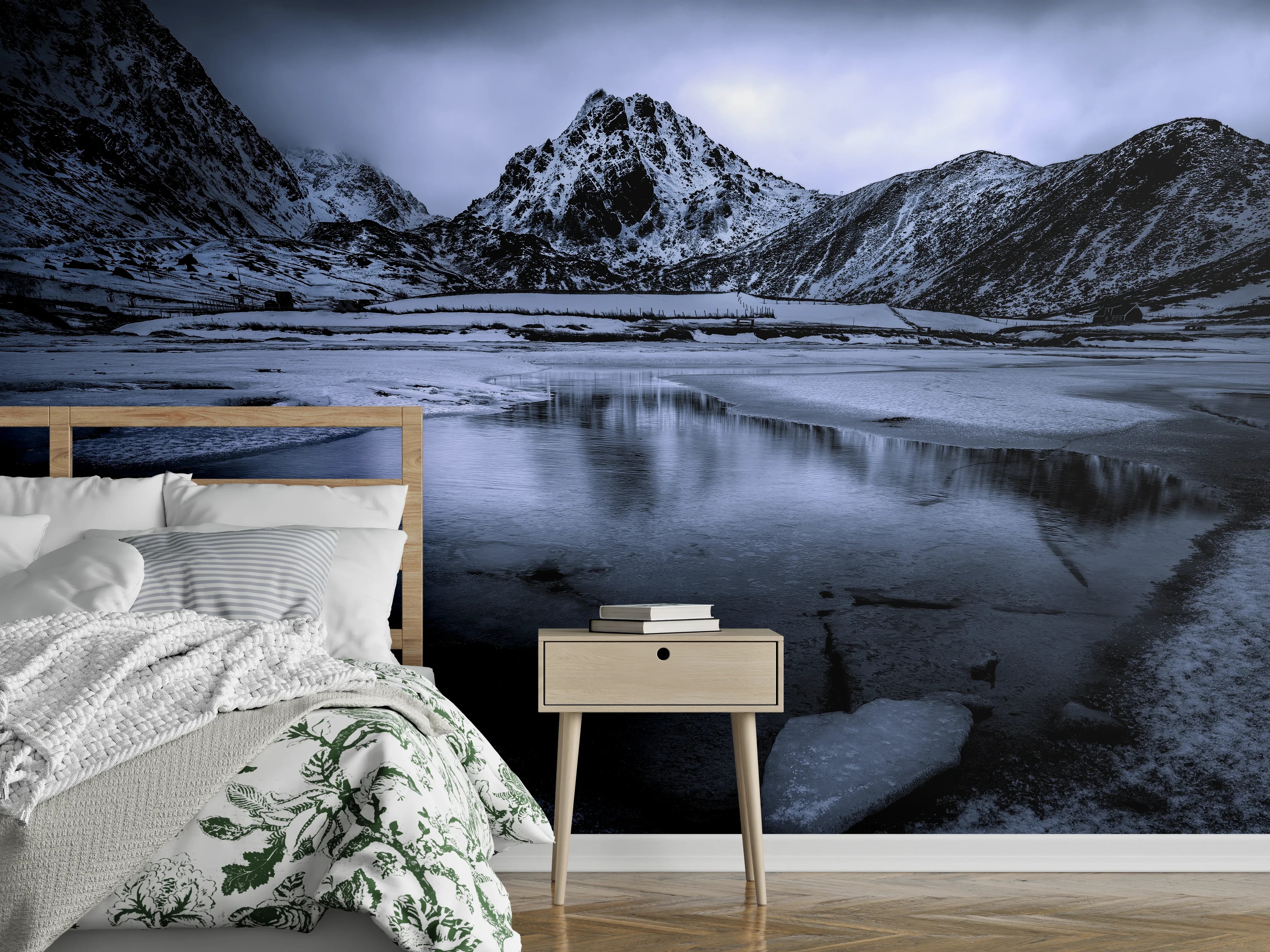 Wandverkleidung Schlafzimmer - Dramatischer Gebirgssee im Winter