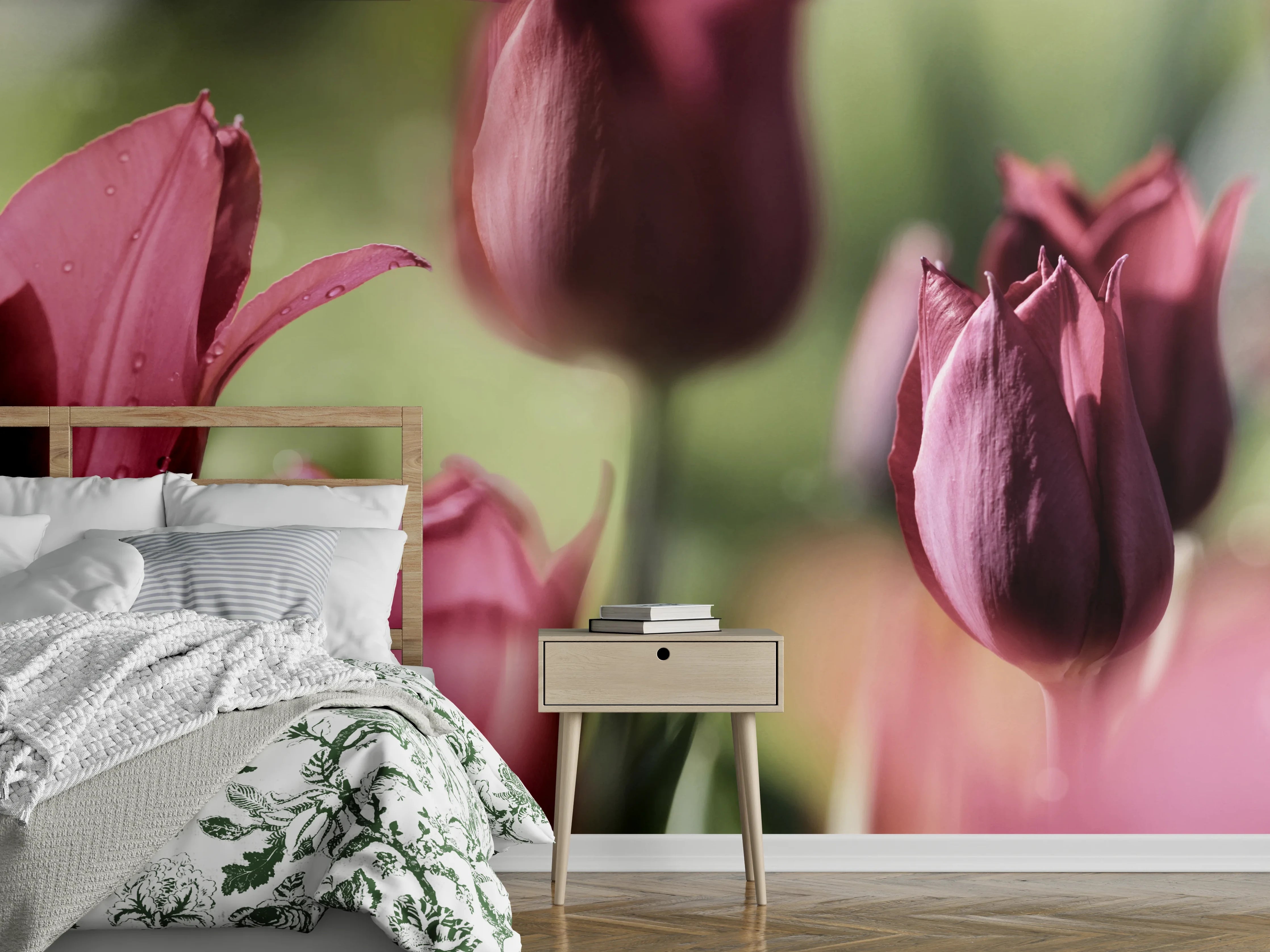 Wandverkleidung Schlafzimmer - Dunkelrosa Tulpen