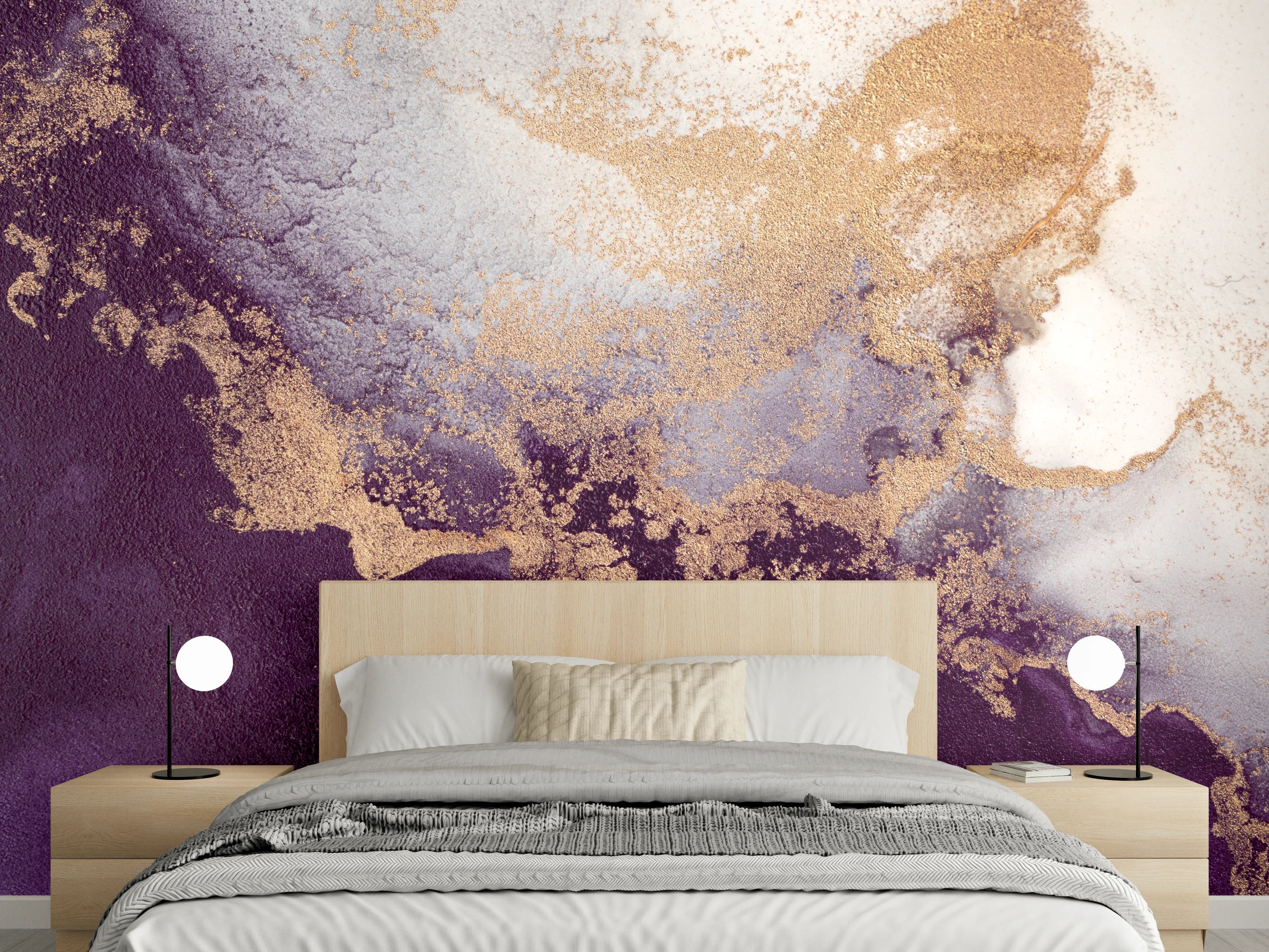 Wandverkleidung Schlafzimmer - Elegant: Abstrakte Wanddekoration mit Gold und Lila
