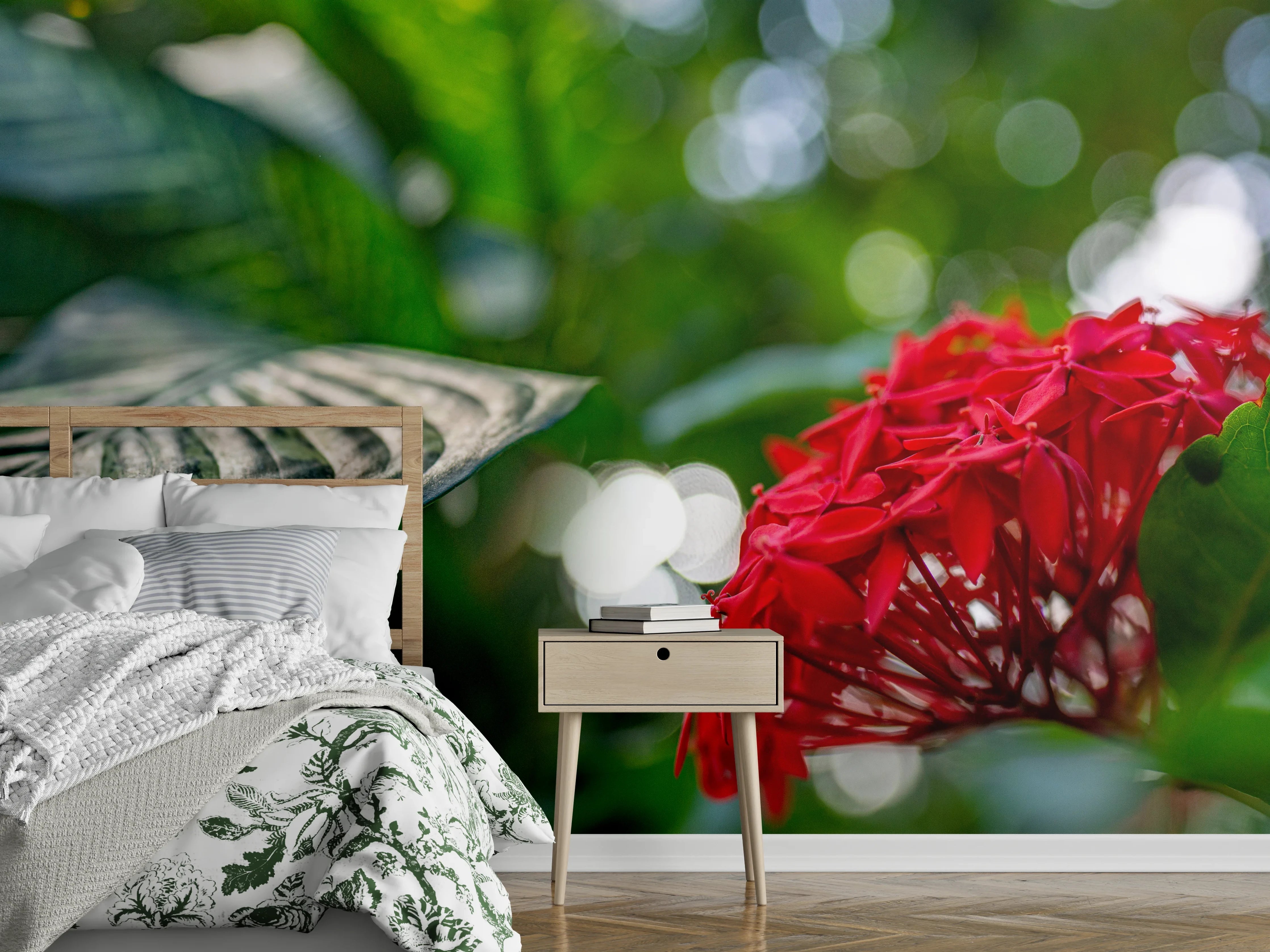 Wandverkleidung Schlafzimmer - Exotische rote Blüte im Dschungel