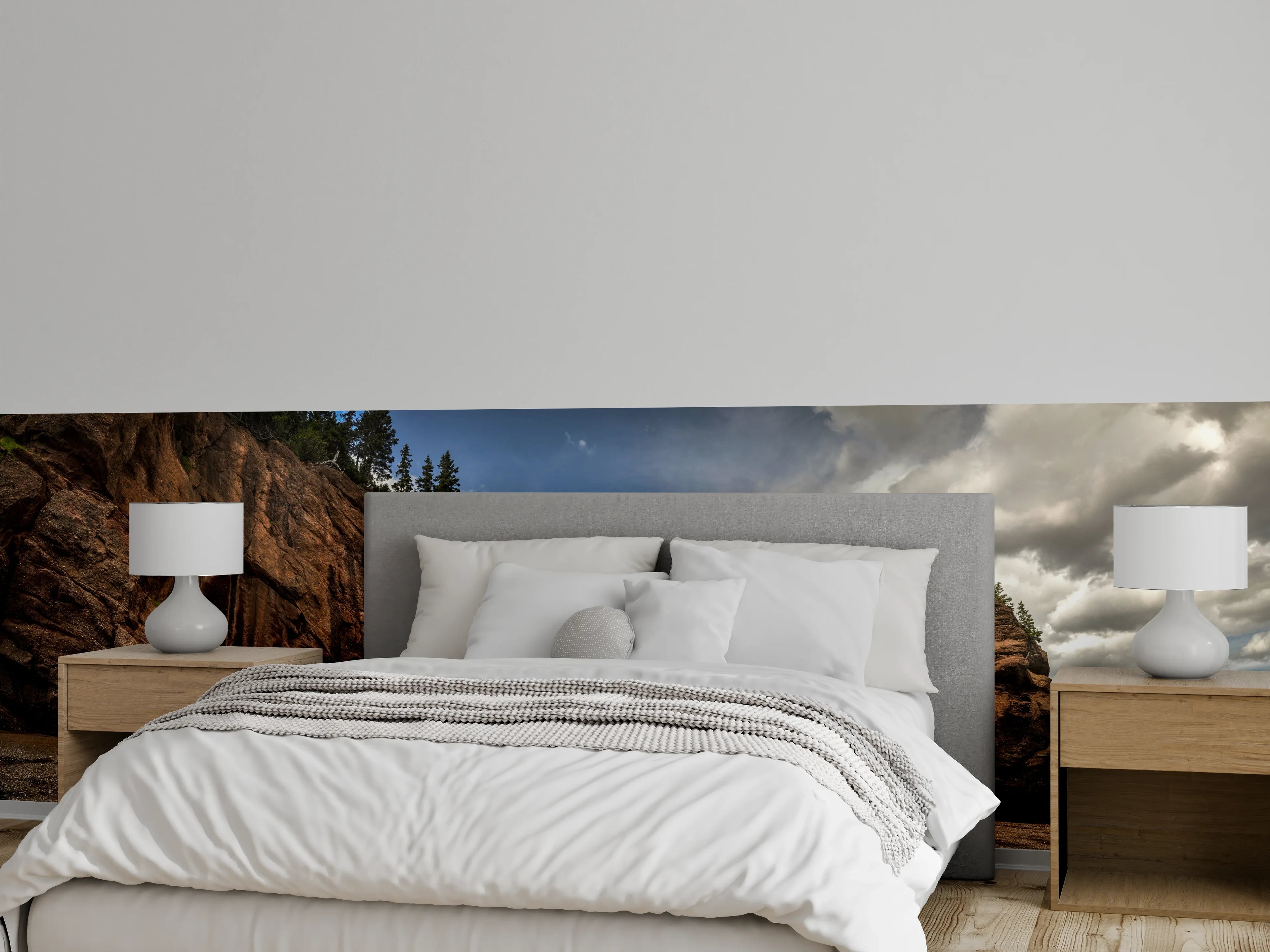 Wandverkleidung Schlafzimmer - Felsformation am Meer mit dramatischem Himmel