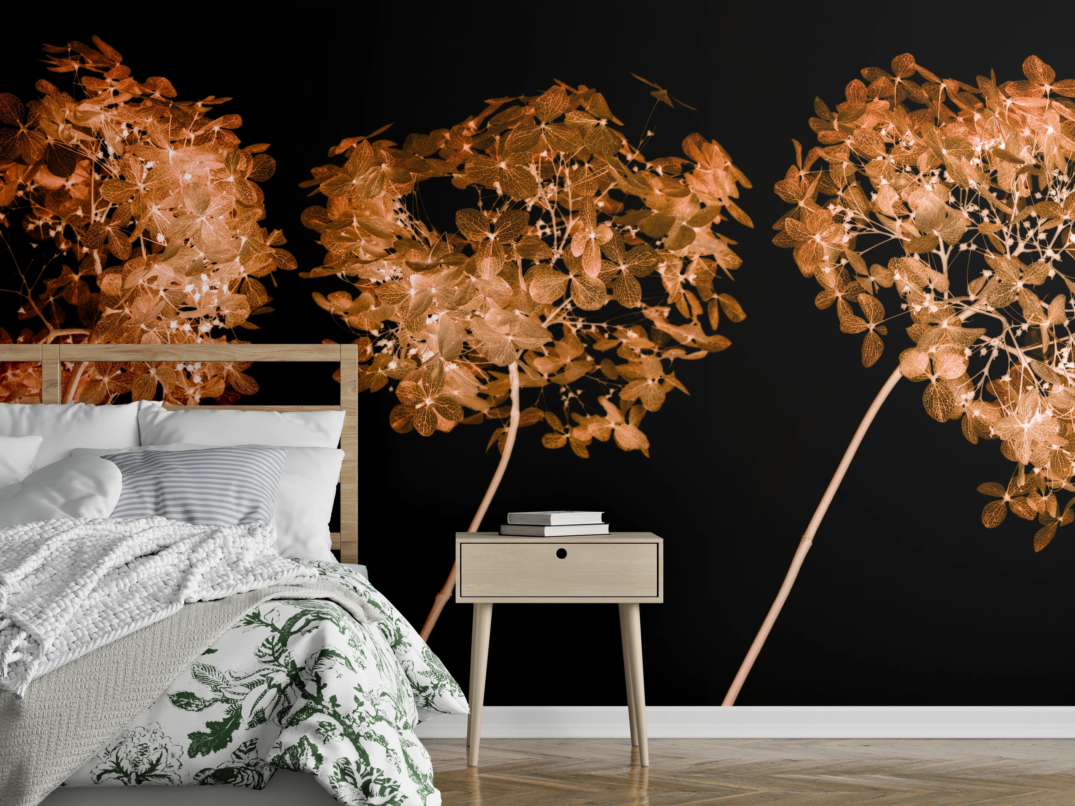 Wandverkleidung Schlafzimmer - Filigrane getrocknete Blüten auf Schwarz