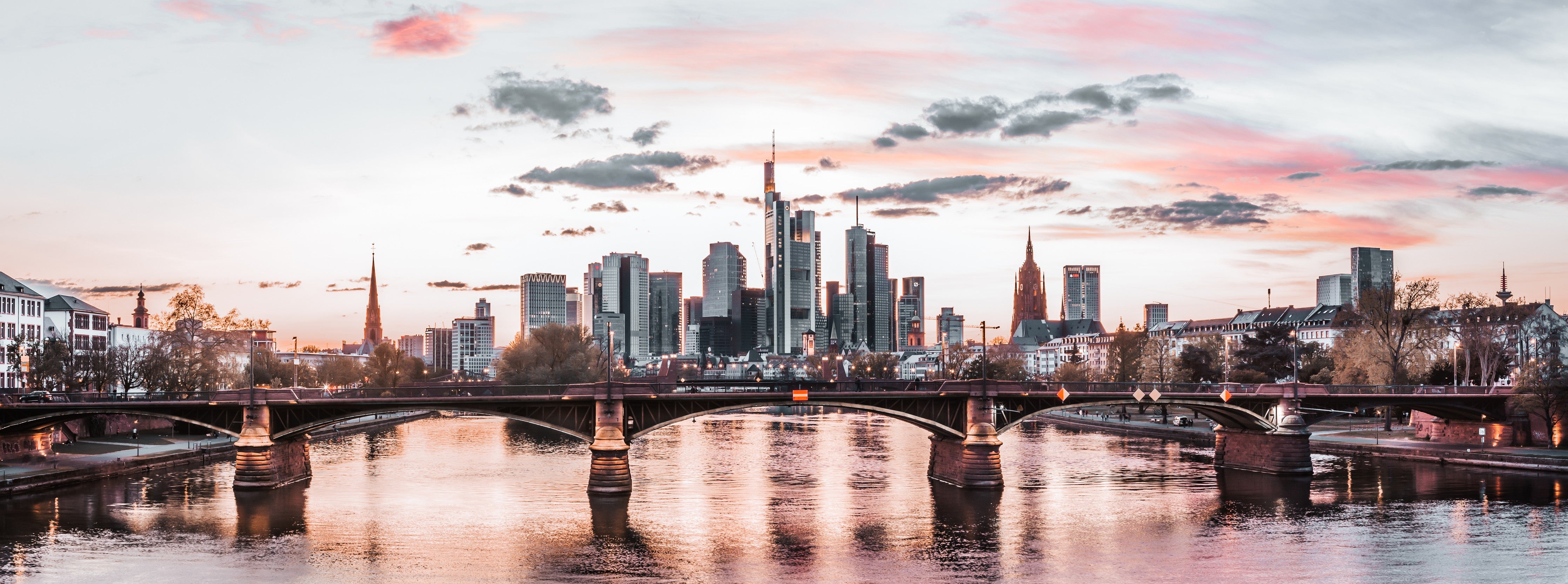 Wandverkleidung Schlafzimmer-Frankfurt Skyline bei Sonnenuntergang Panorama