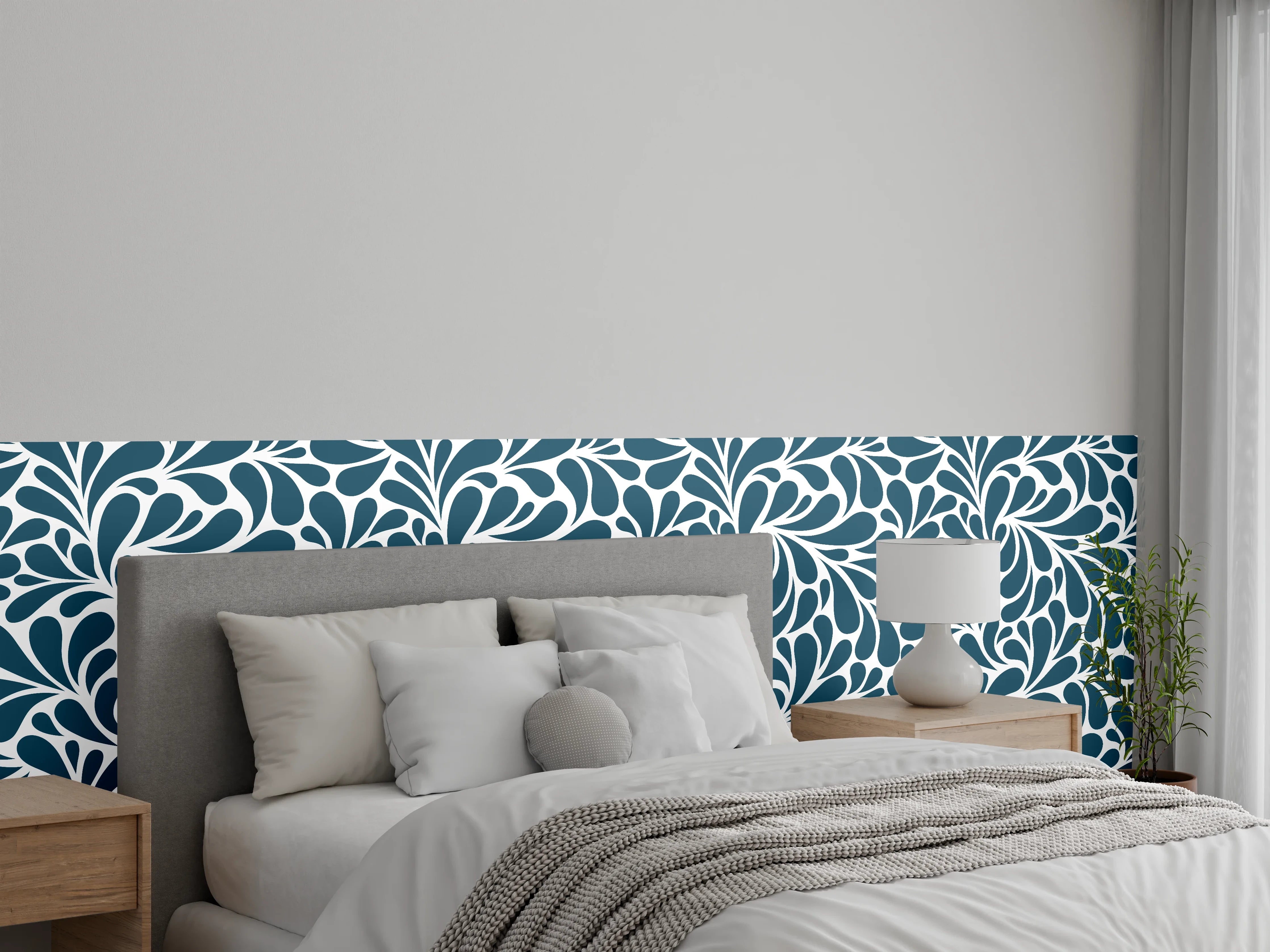 Wandverkleidung Schlafzimmer - Graublaues Blütenornament auf Weiß