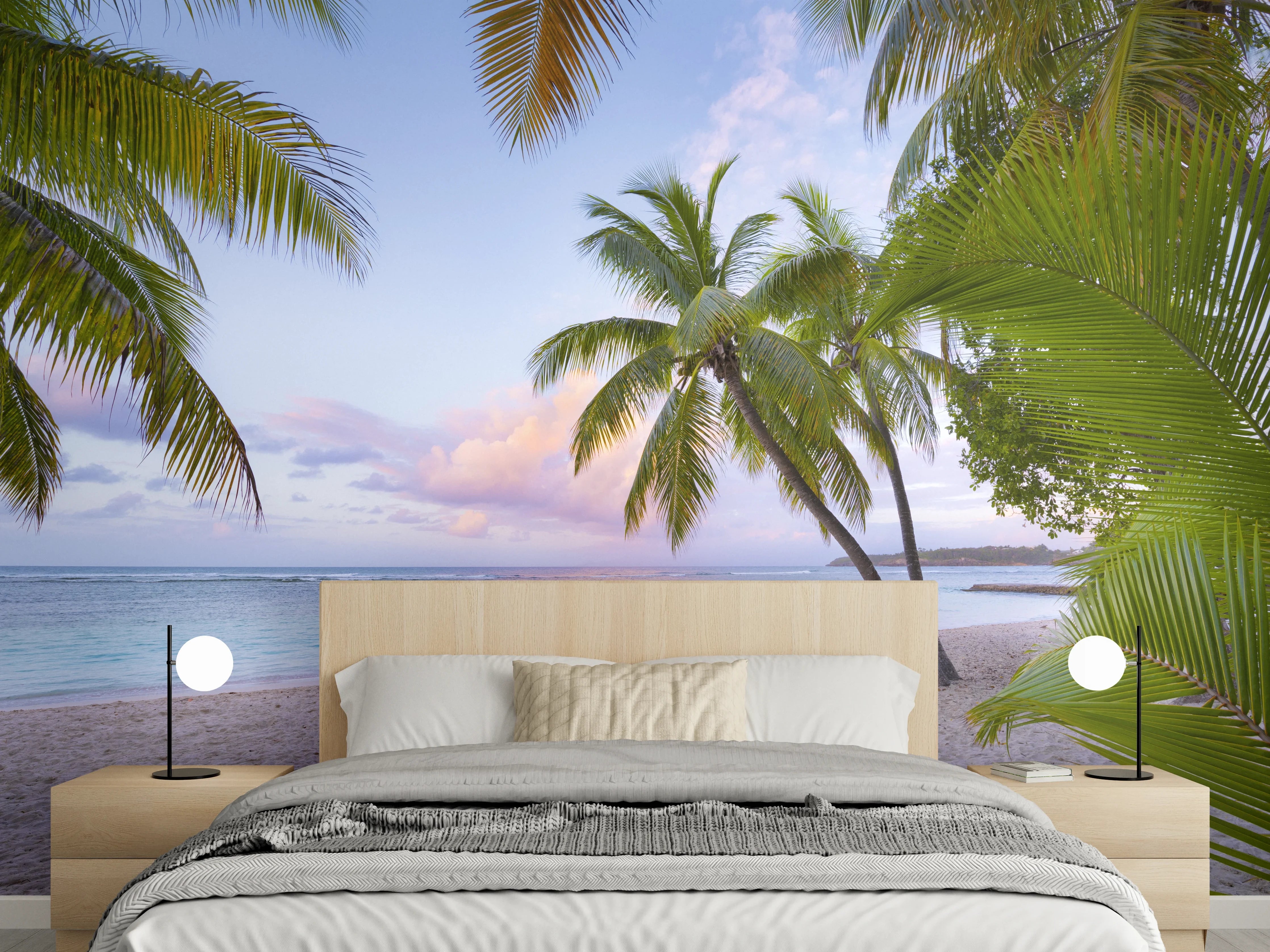 Wandverkleidung Schlafzimmer - Graue Palmen an weißer Küste