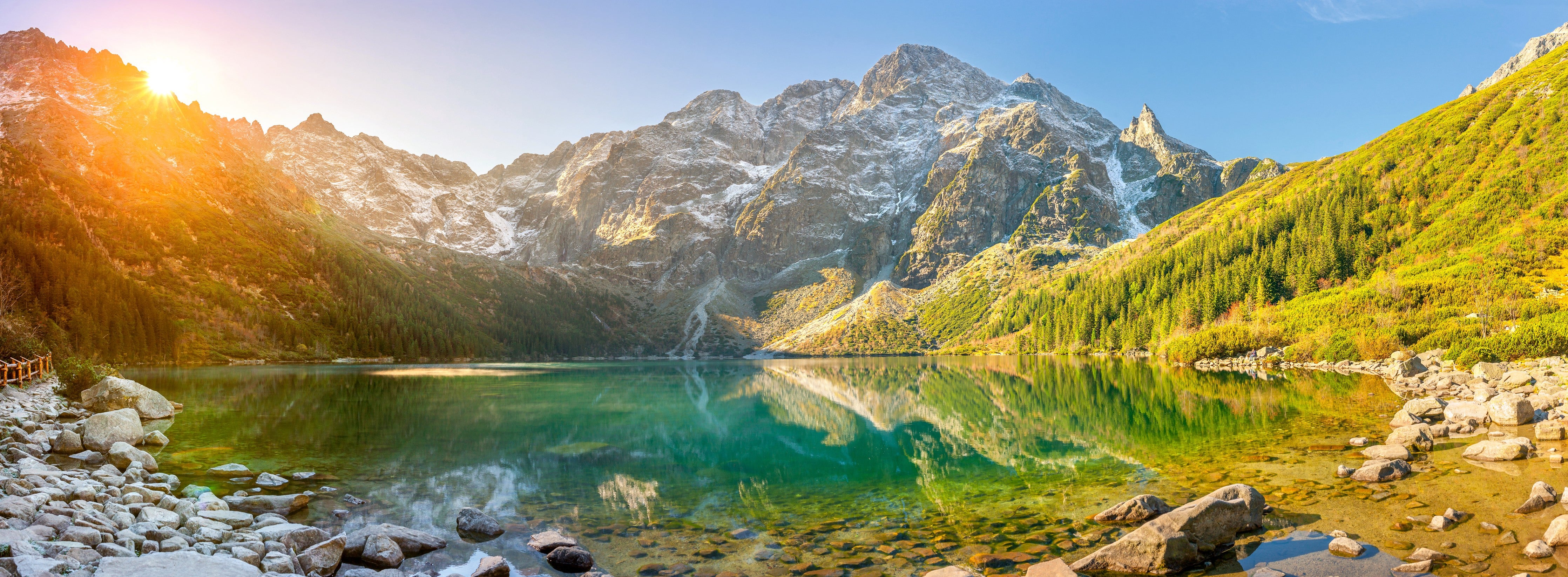 Wandverkleidung Schlafzimmer-Grauschimmer am See: Alpenpanorama