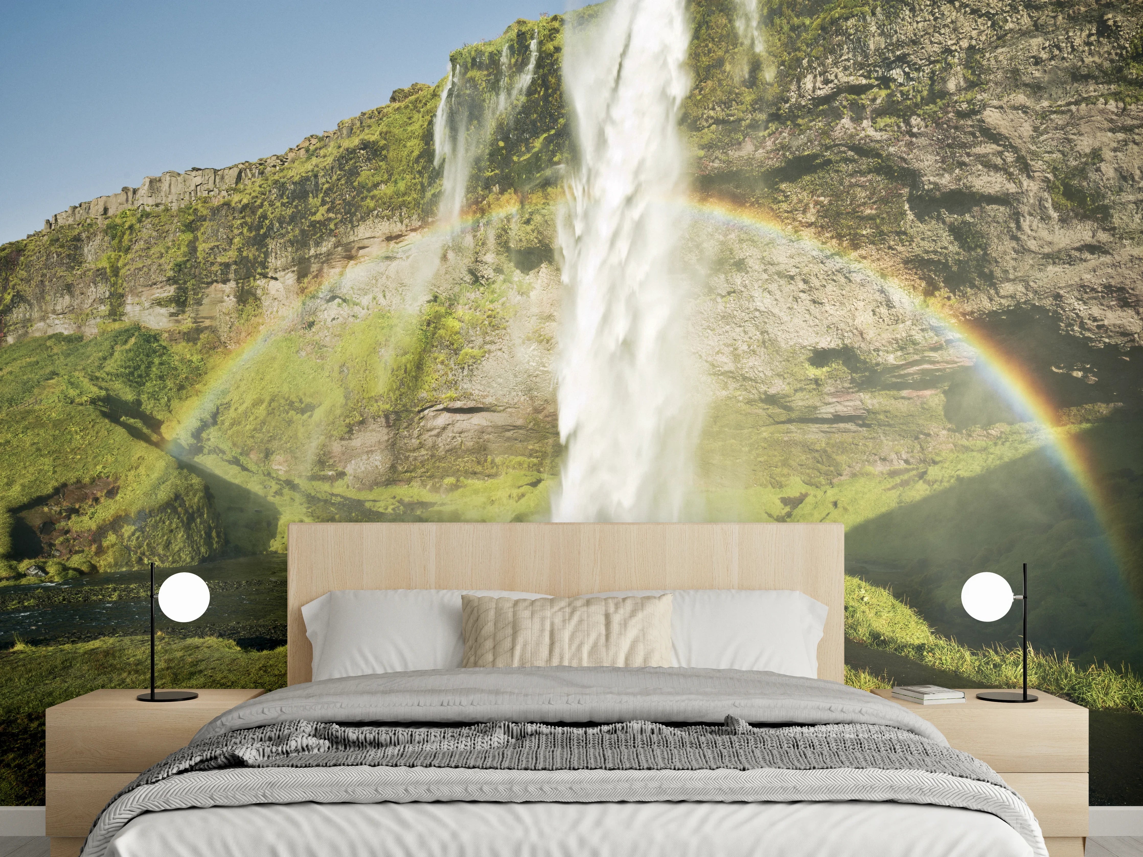 Wandverkleidung Schlafzimmer - Grauschimmernde Kaskade im Farbenspiel