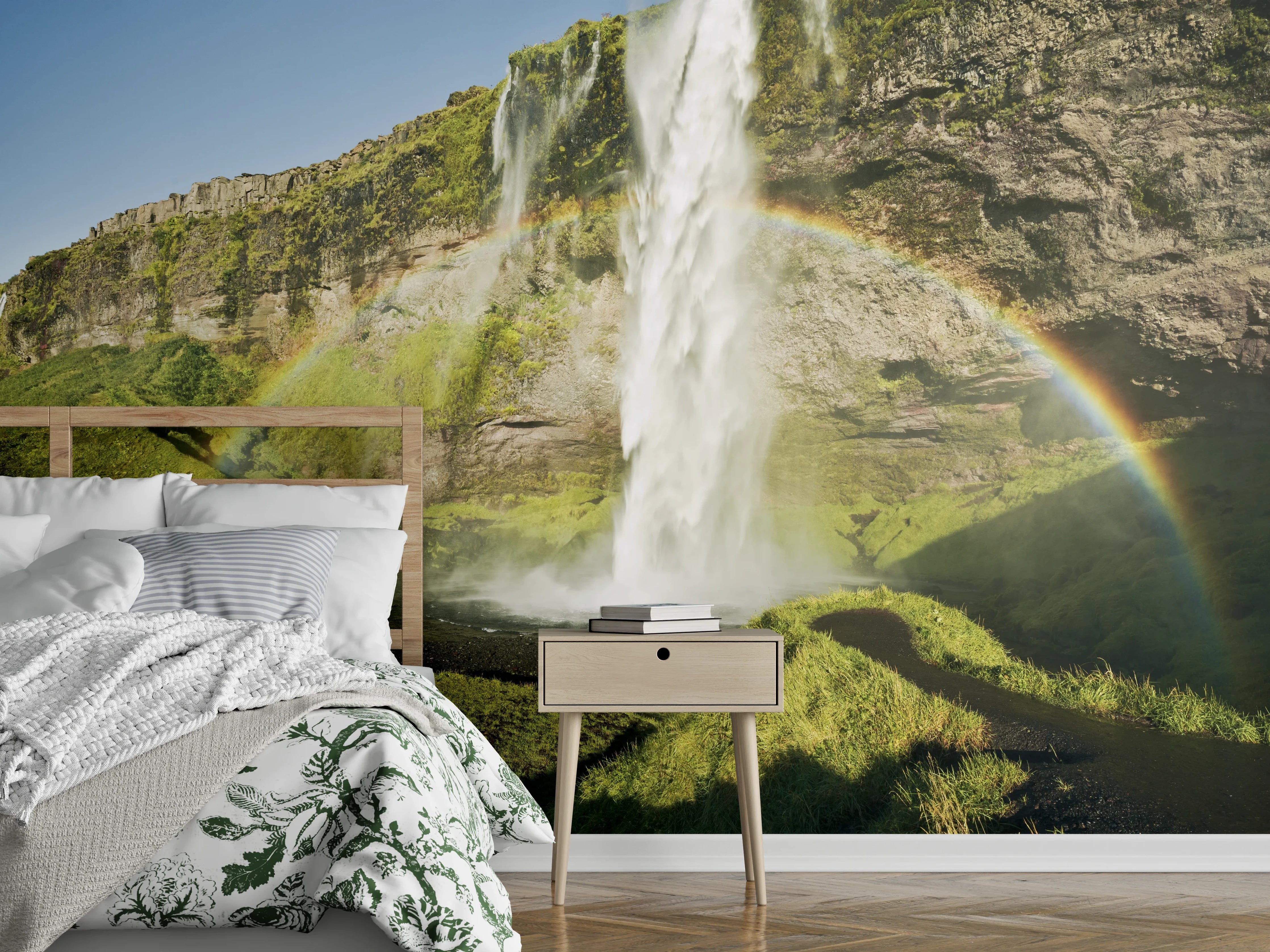 Wandverkleidung Schlafzimmer - Grauschimmernde Kaskade im Farbenspiel