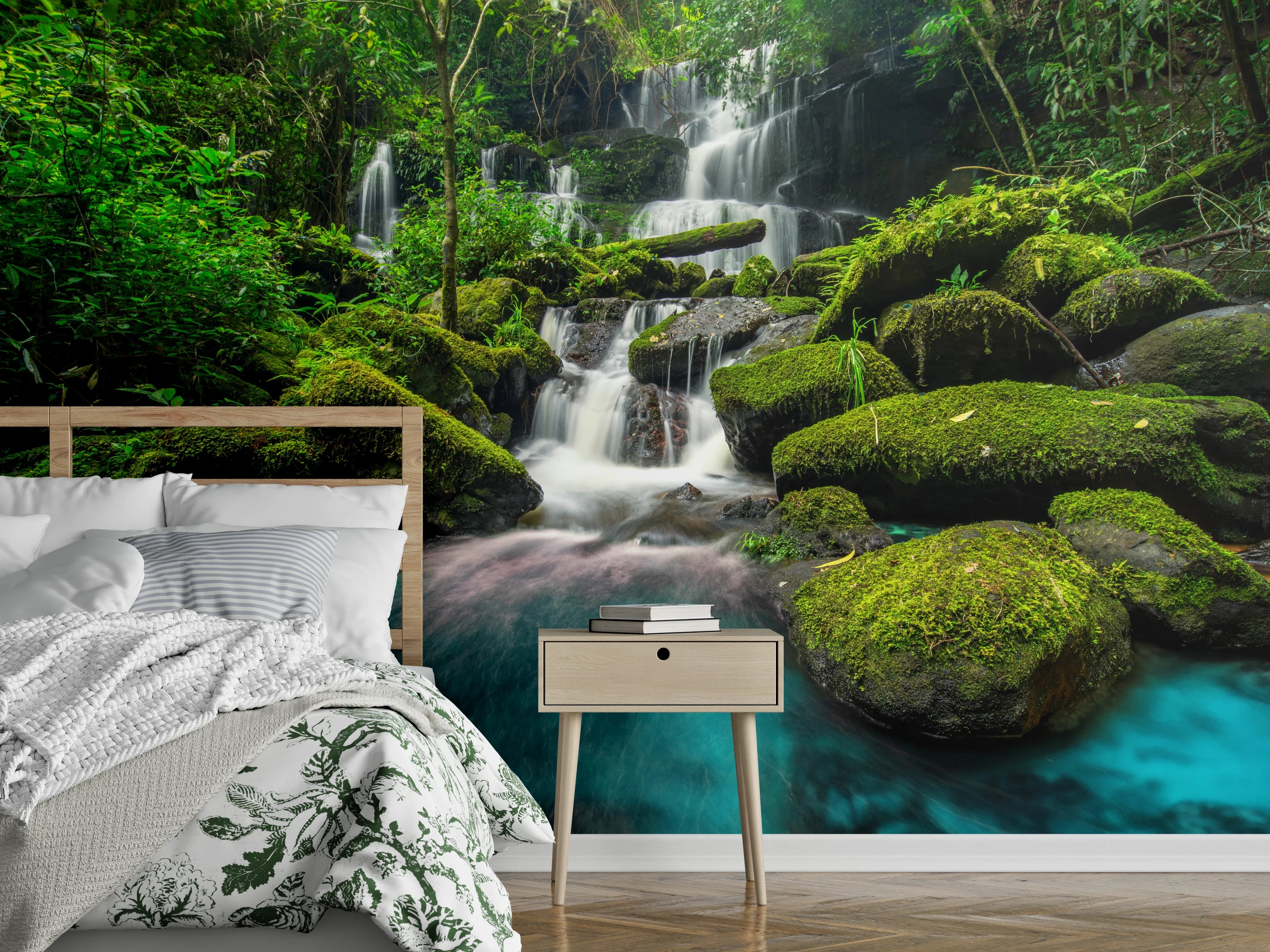 Wandverkleidung Schlafzimmer - Grauschimmernder Wasserfall im weißen Dschungel