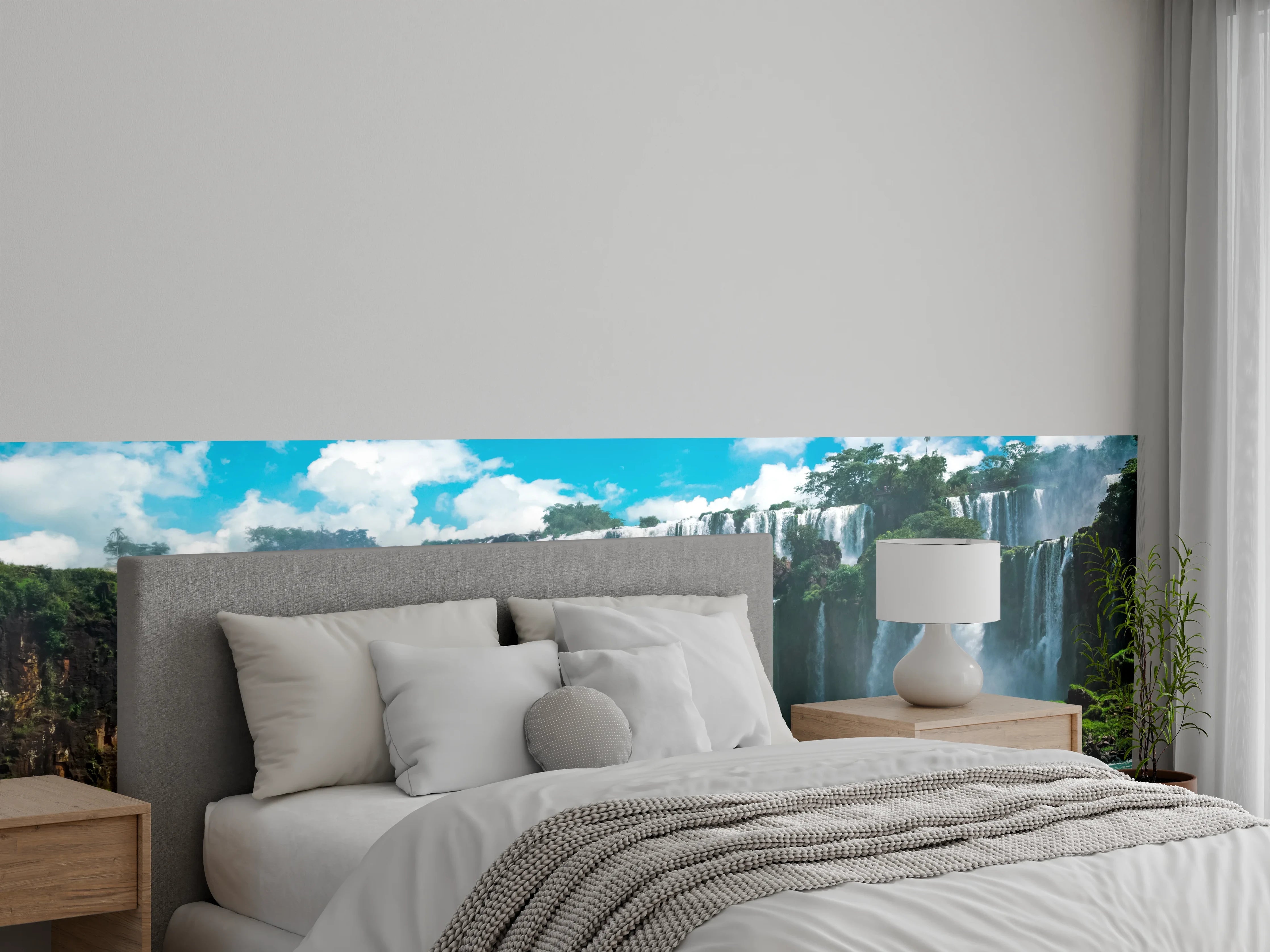 Wandverkleidung Schlafzimmer - Grauschimmernder Wasserfall in Weißtönen