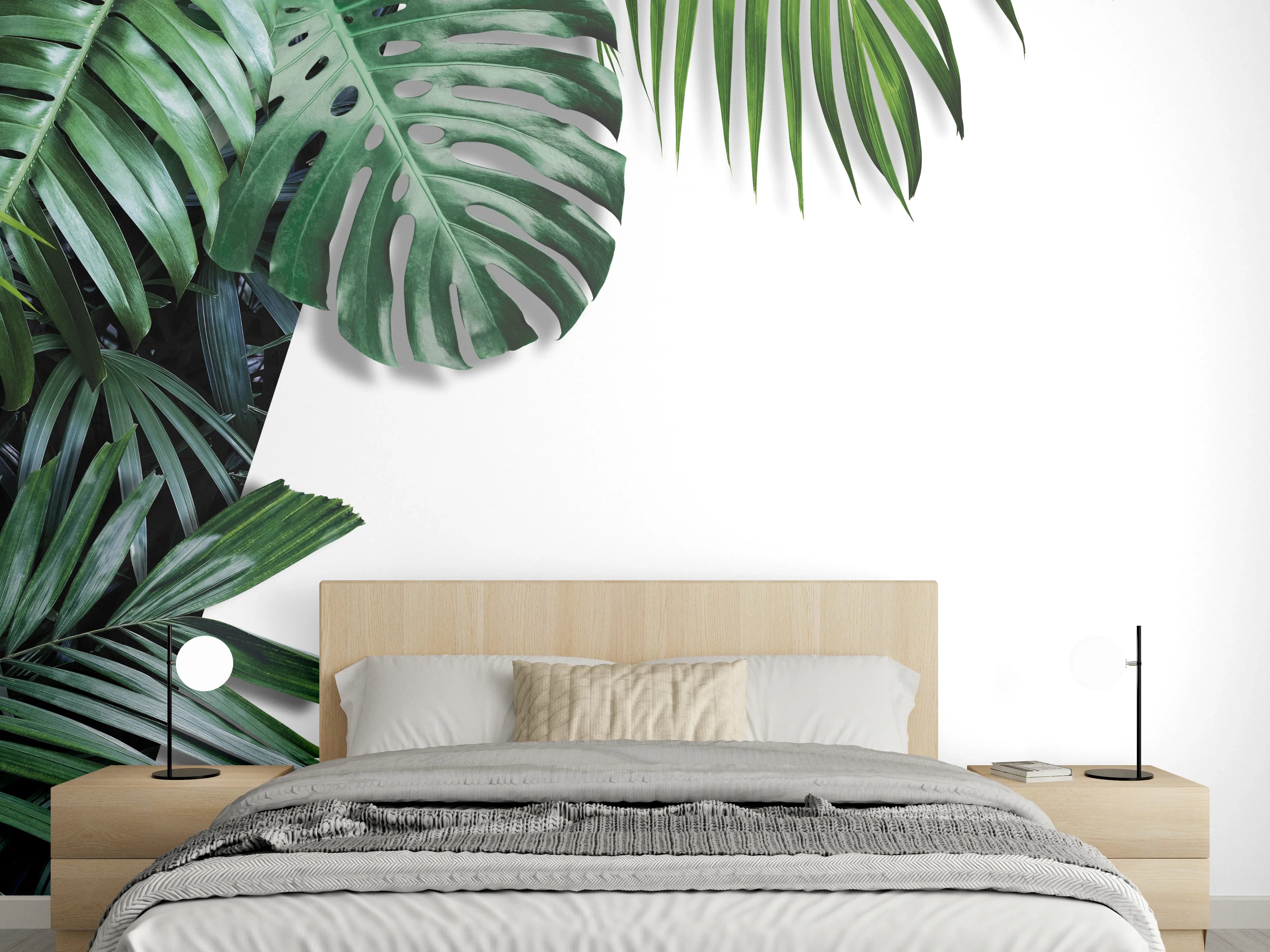Wandverkleidung Schlafzimmer - Grüne Monstera-Blätter auf Weiß