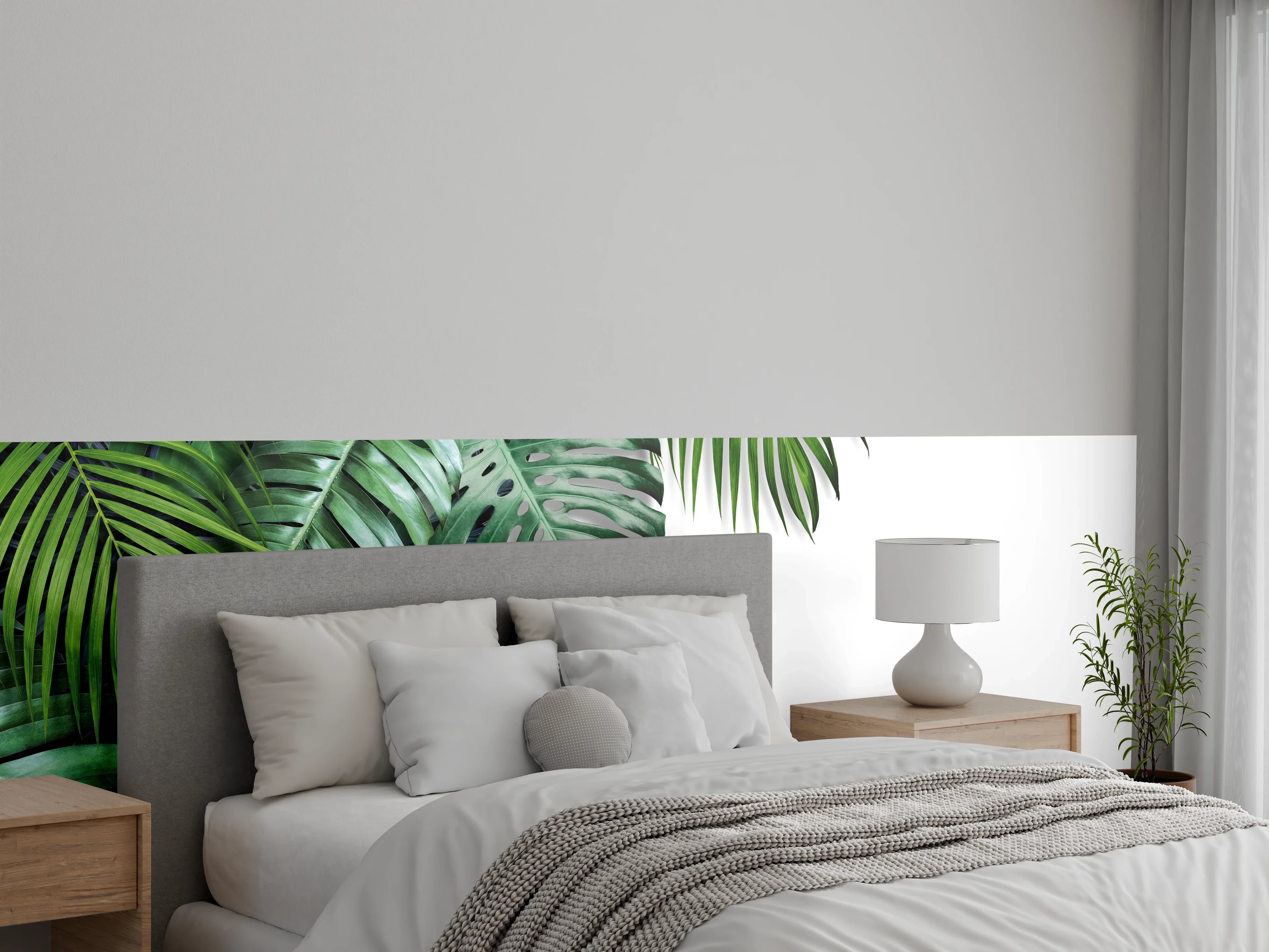 Wandverkleidung Schlafzimmer - Grüne Monstera-Blätter auf Weiß