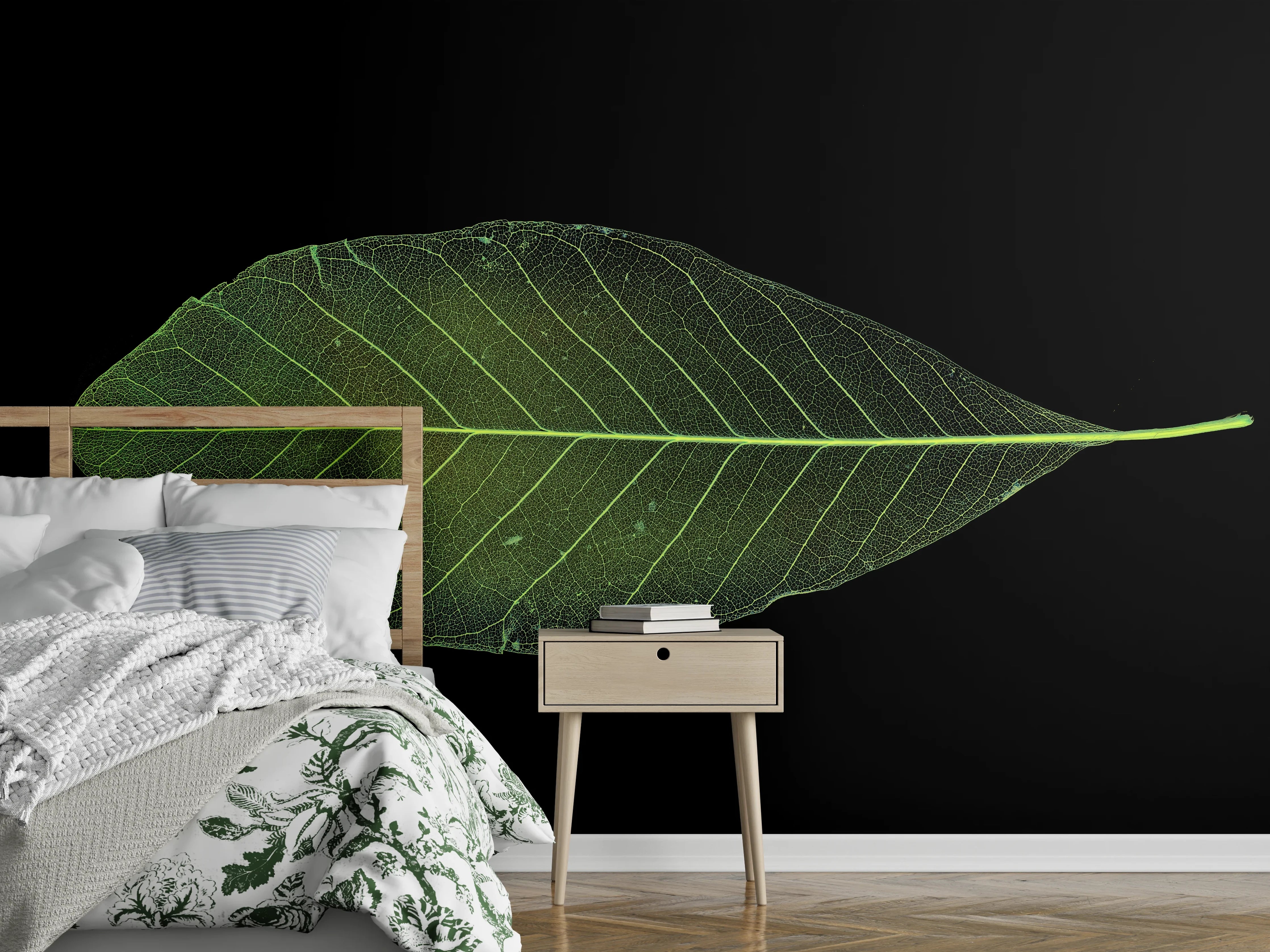 Wandverkleidung Schlafzimmer - Grünes Blatt auf schwarzem Hintergrund
