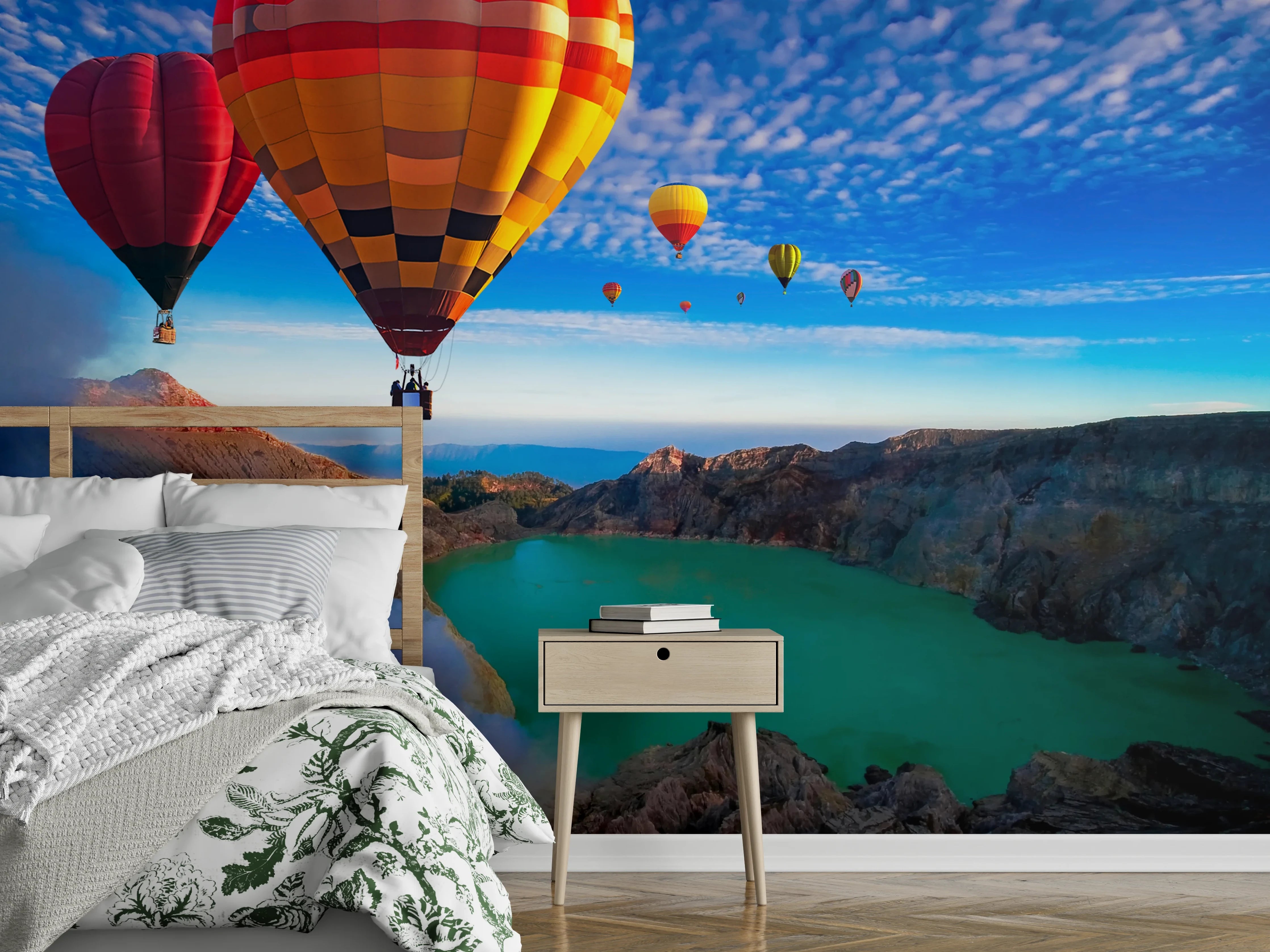 Wandverkleidung Schlafzimmer - Heiße Luftballons über türkisgrünem Kratersee