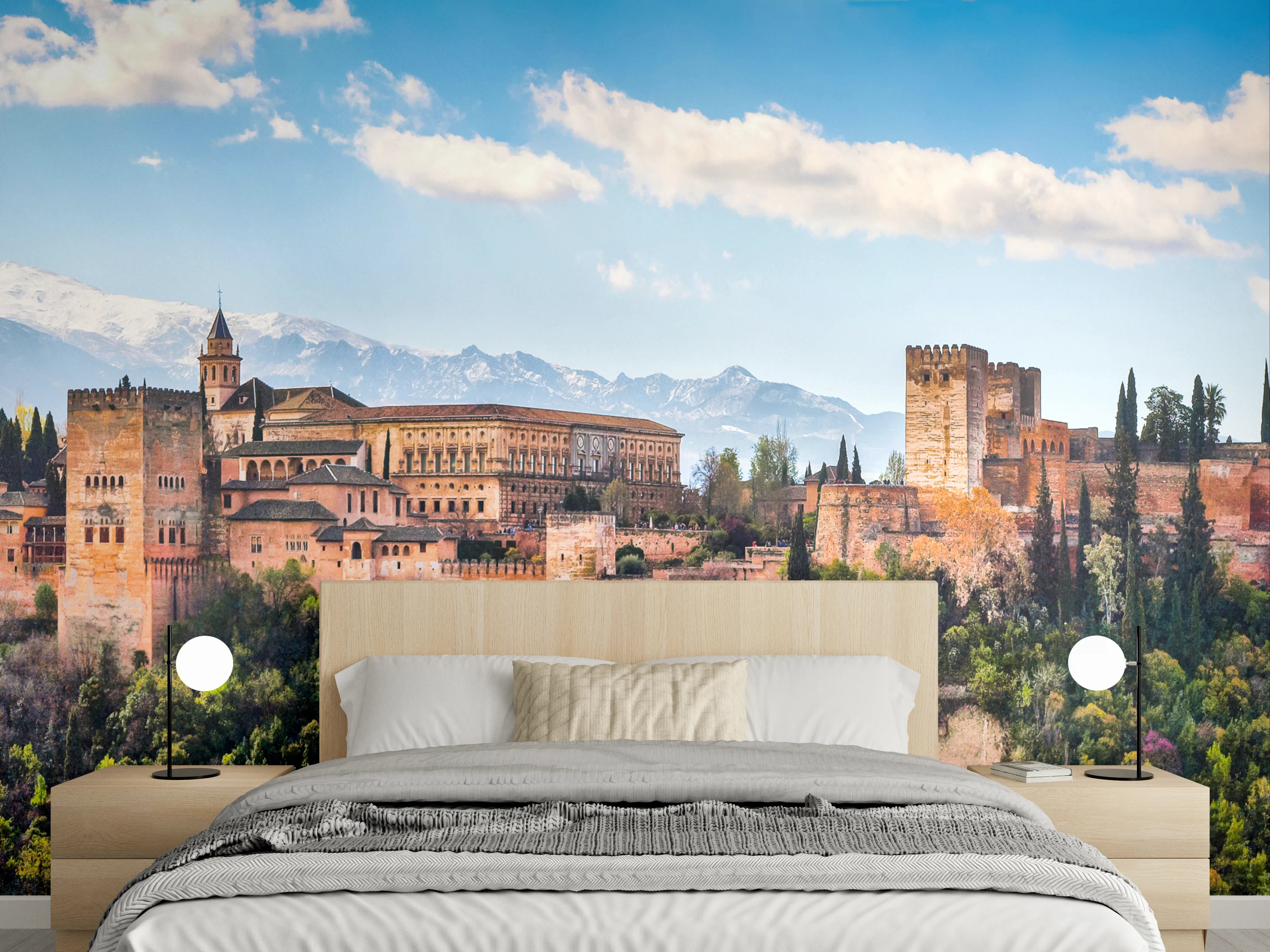 Wandverkleidung Schlafzimmer - Historische Festung auf Hügel mit Bergen im Hintergrund