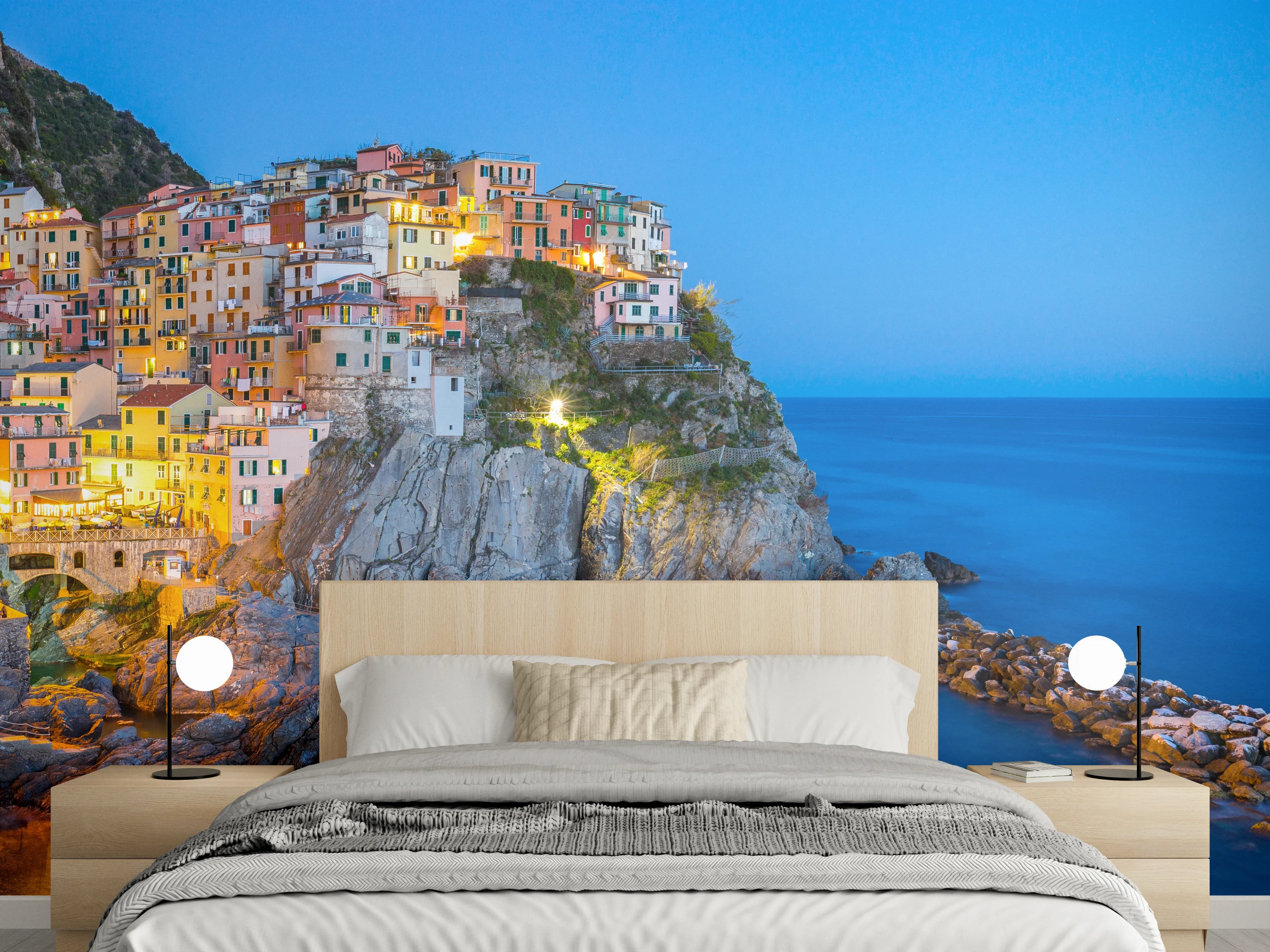Wandverkleidung Schlafzimmer - Italienische Küstenstadt bei Abendlicht