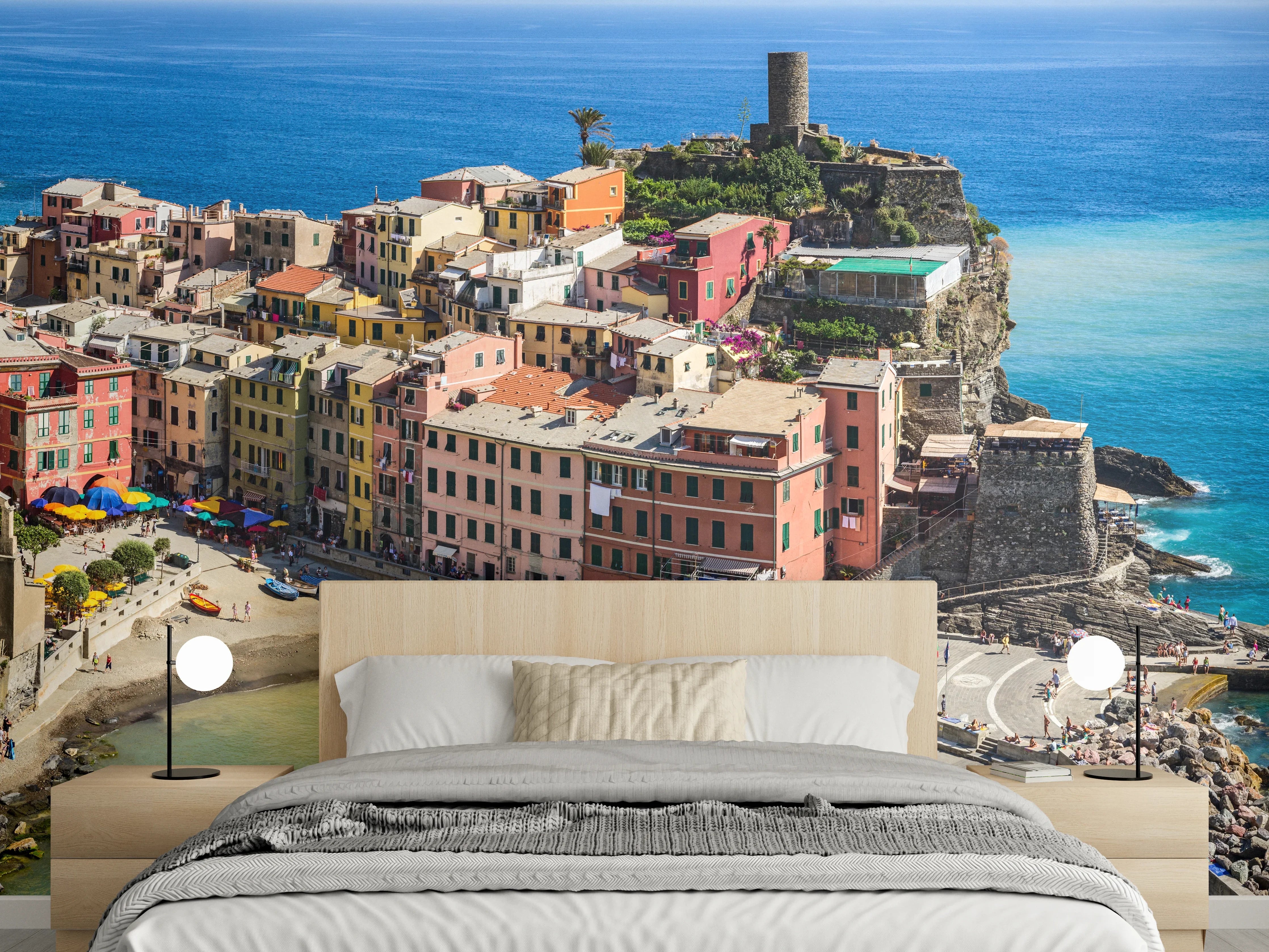 Wandverkleidung Schlafzimmer - Italienische Küstenstadt in Türkis