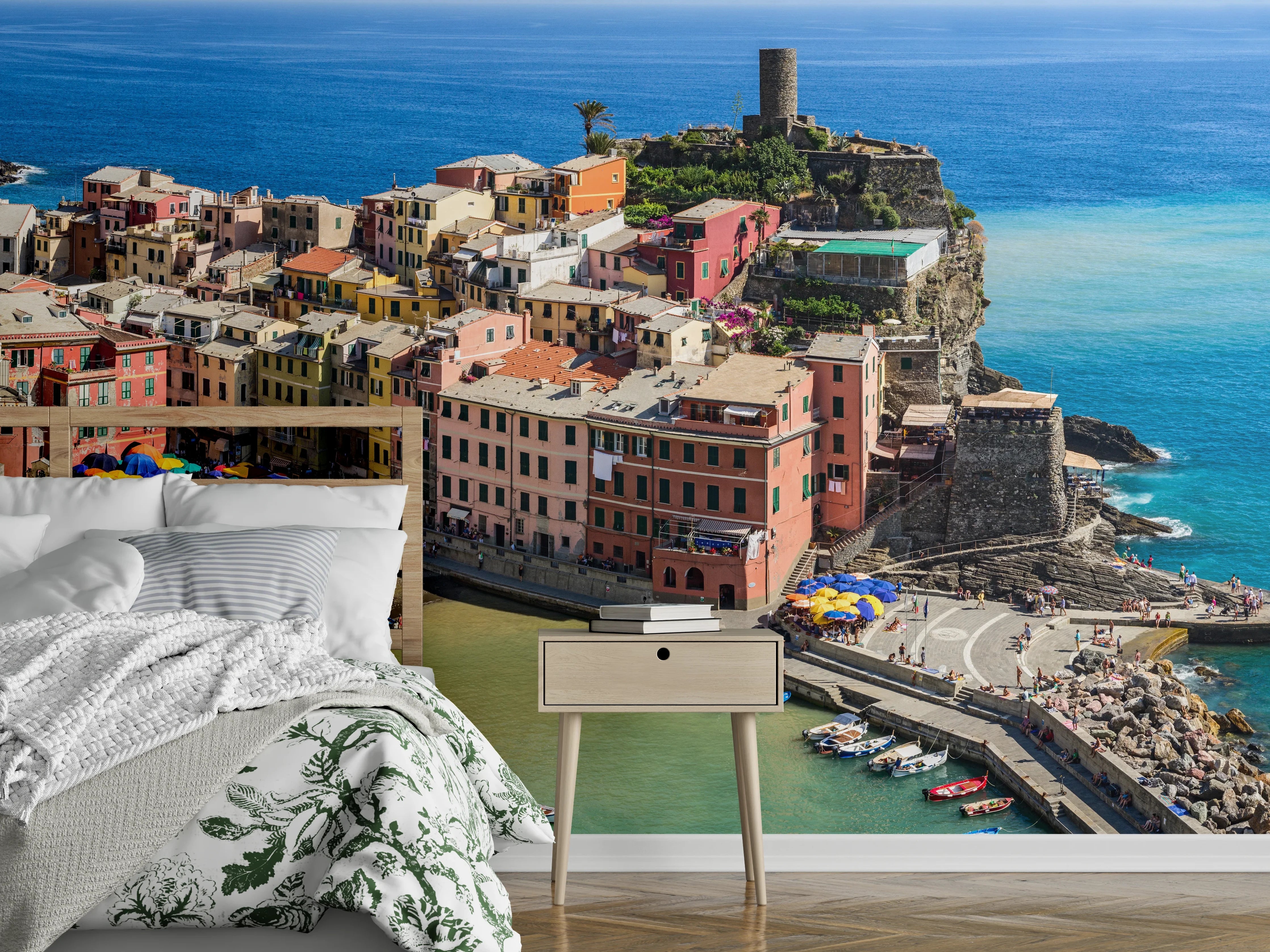 Wandverkleidung Schlafzimmer - Italienische Küstenstadt in Türkis