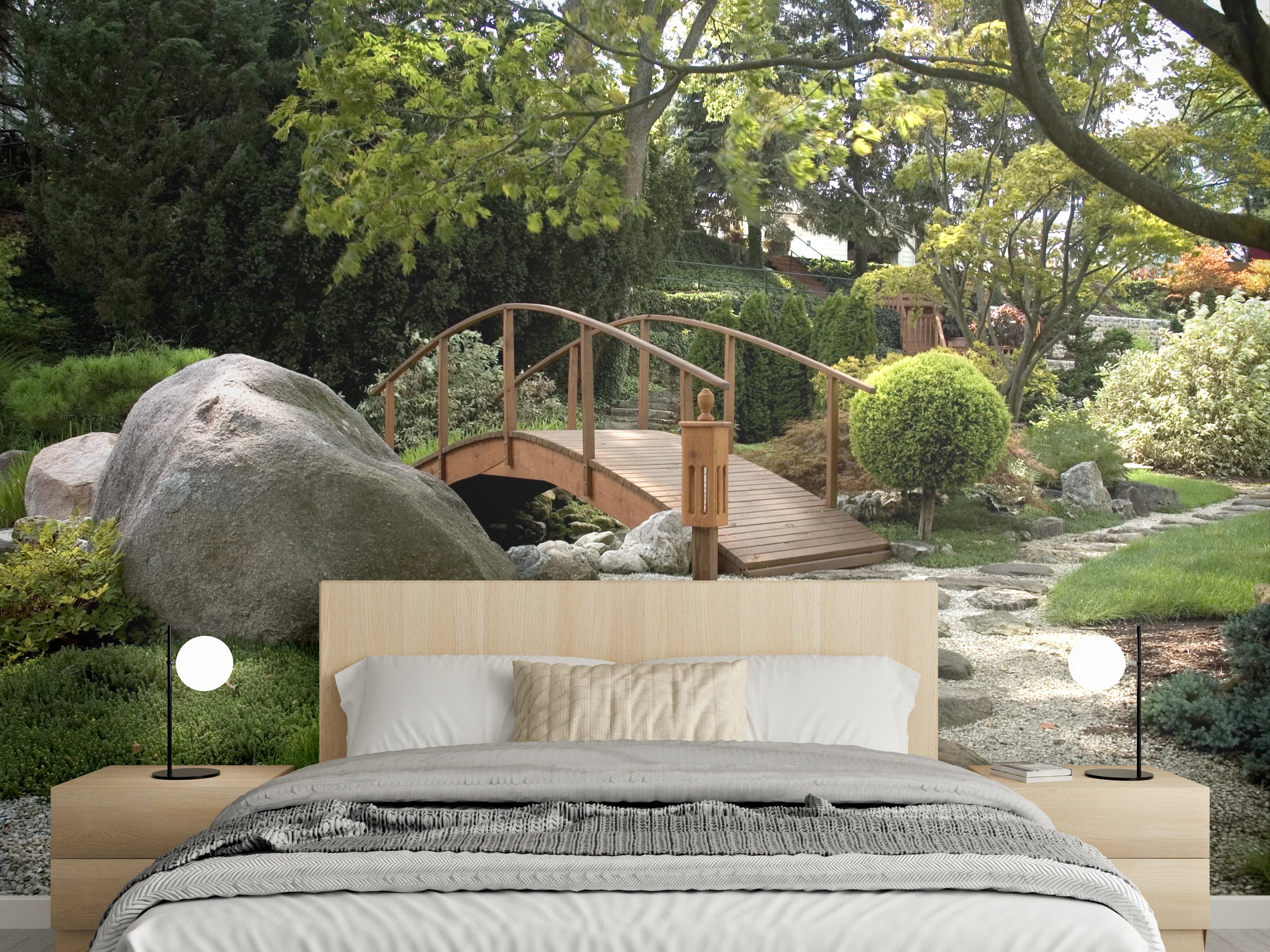 Wandverkleidung Schlafzimmer - Japanischer Garten mit Holzbrücke im Frühling