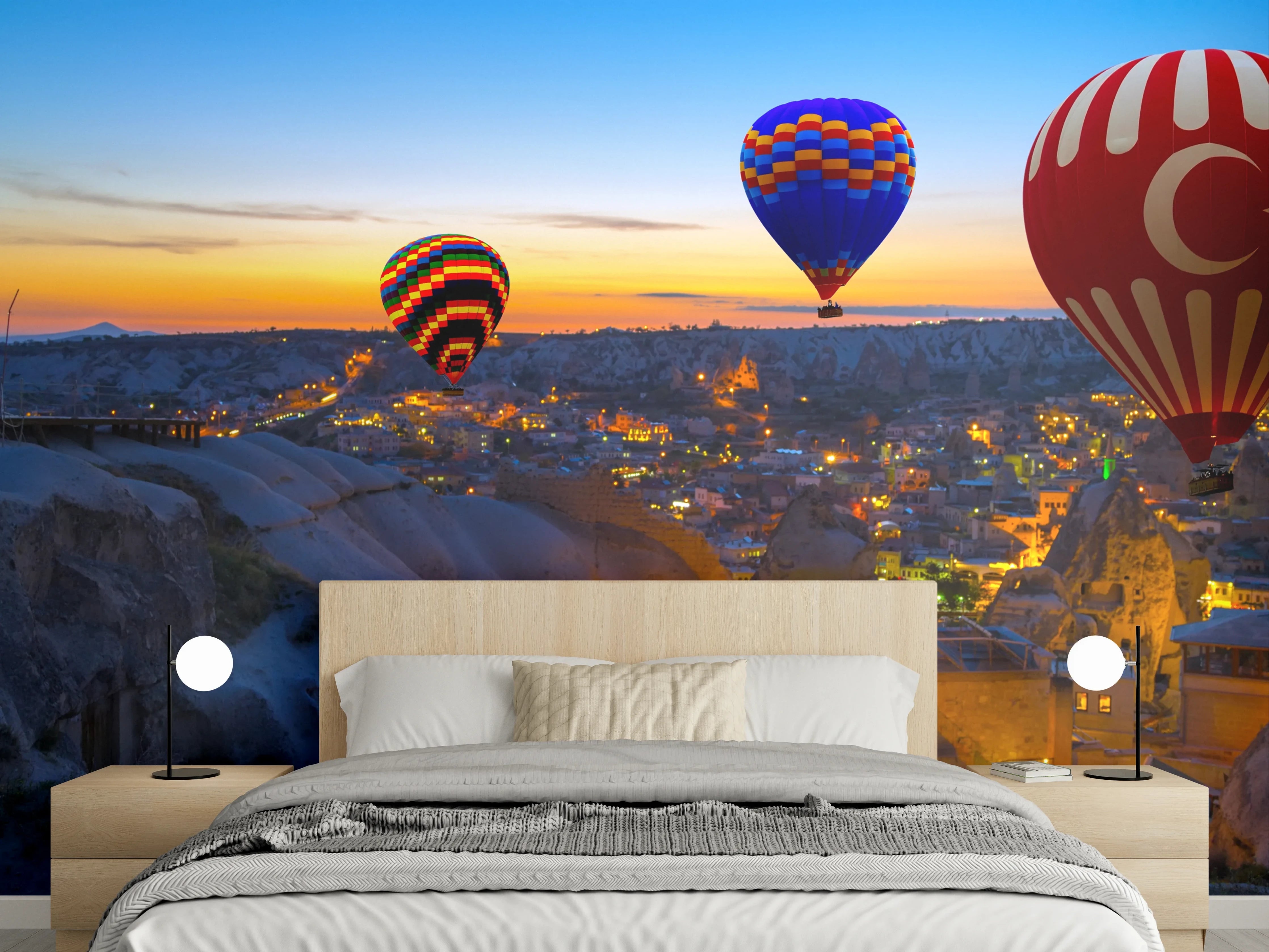 Wandverkleidung Schlafzimmer - Kappadokien Ballons über leuchtender Landschaft