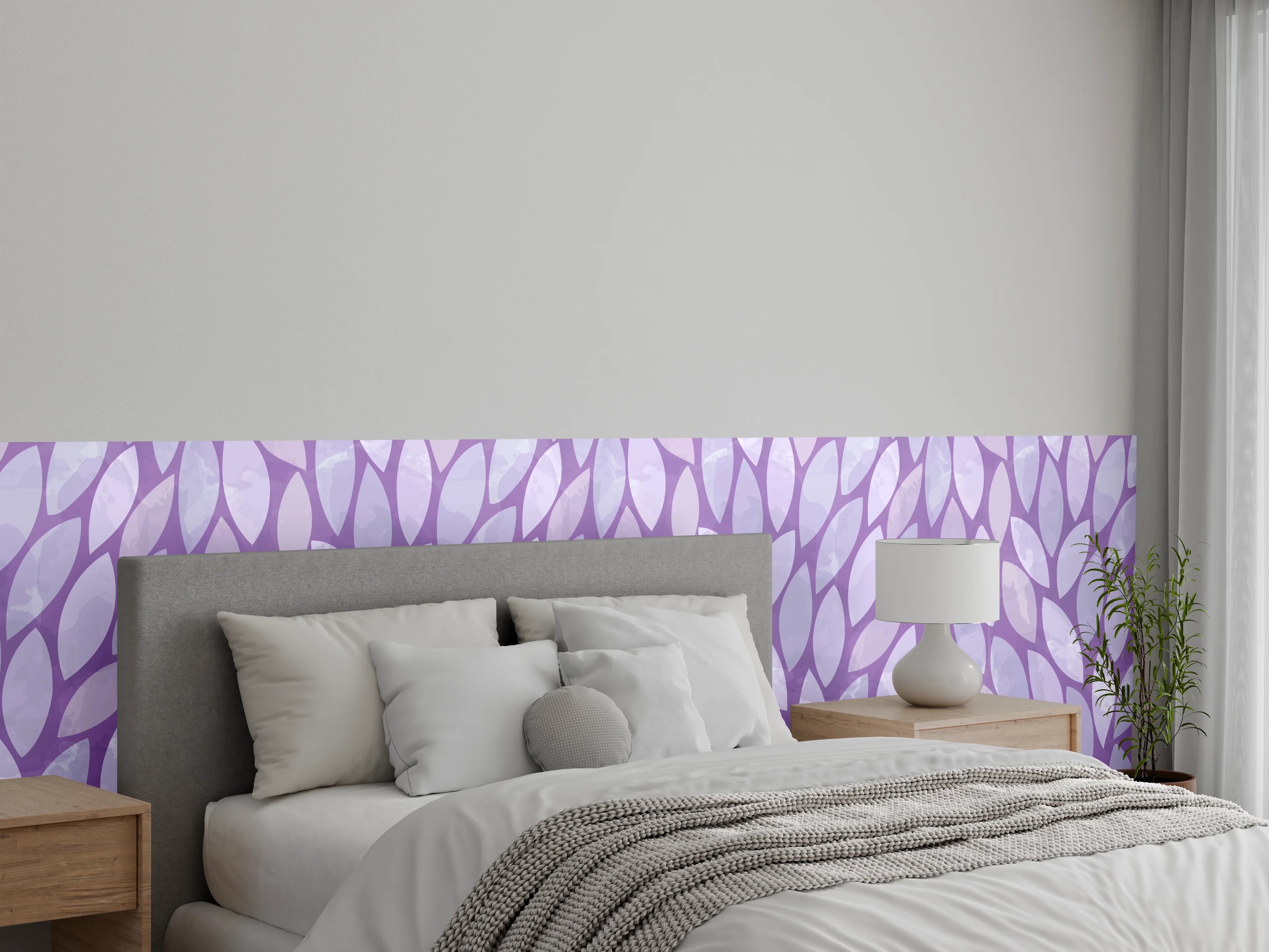 Wandverkleidung Schlafzimmer - Lila Blumenmuster mit zarten Blättern