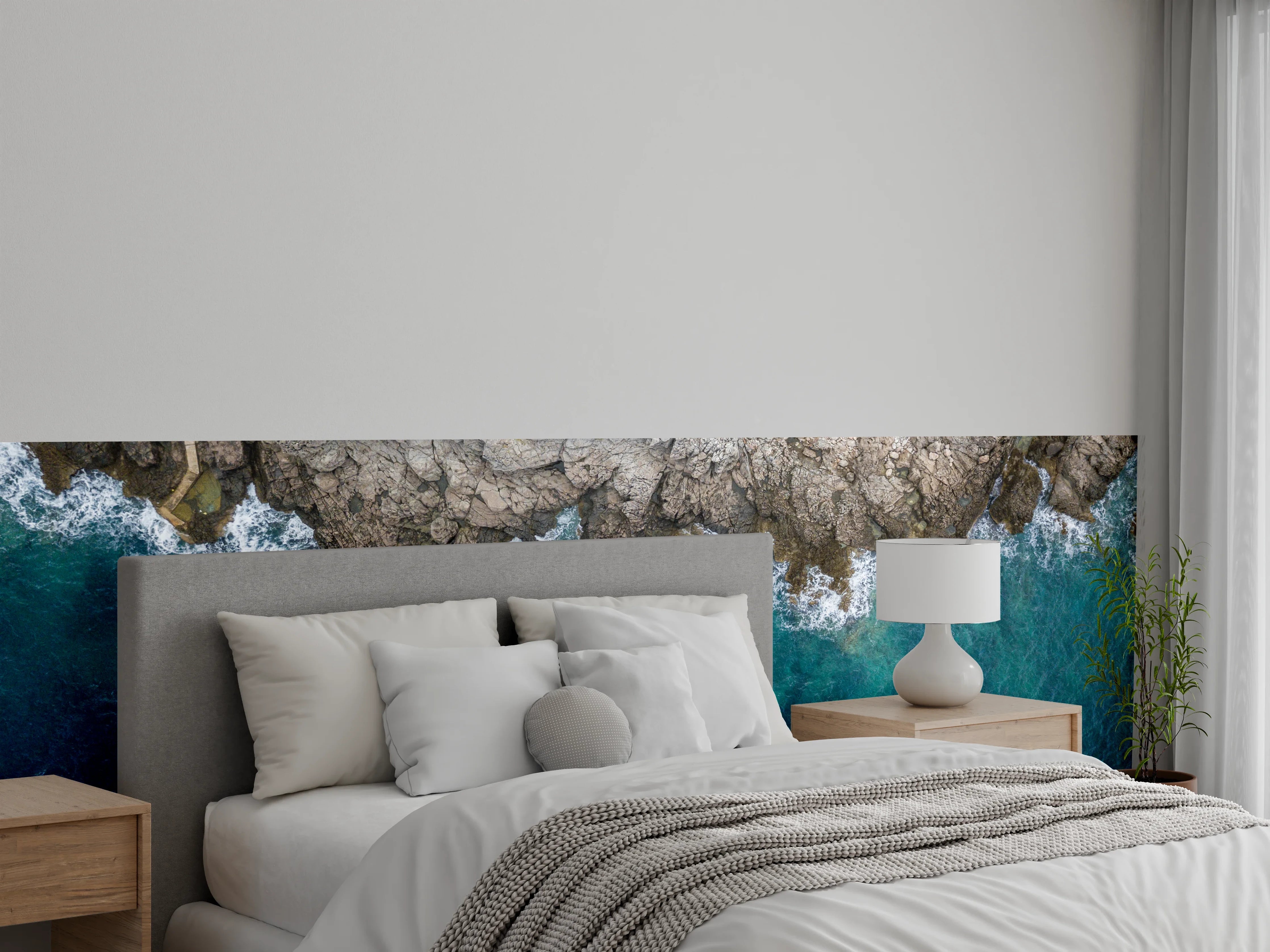 Wandverkleidung Schlafzimmer - Luftaufnahme Felsen trifft türkisblaues Meer