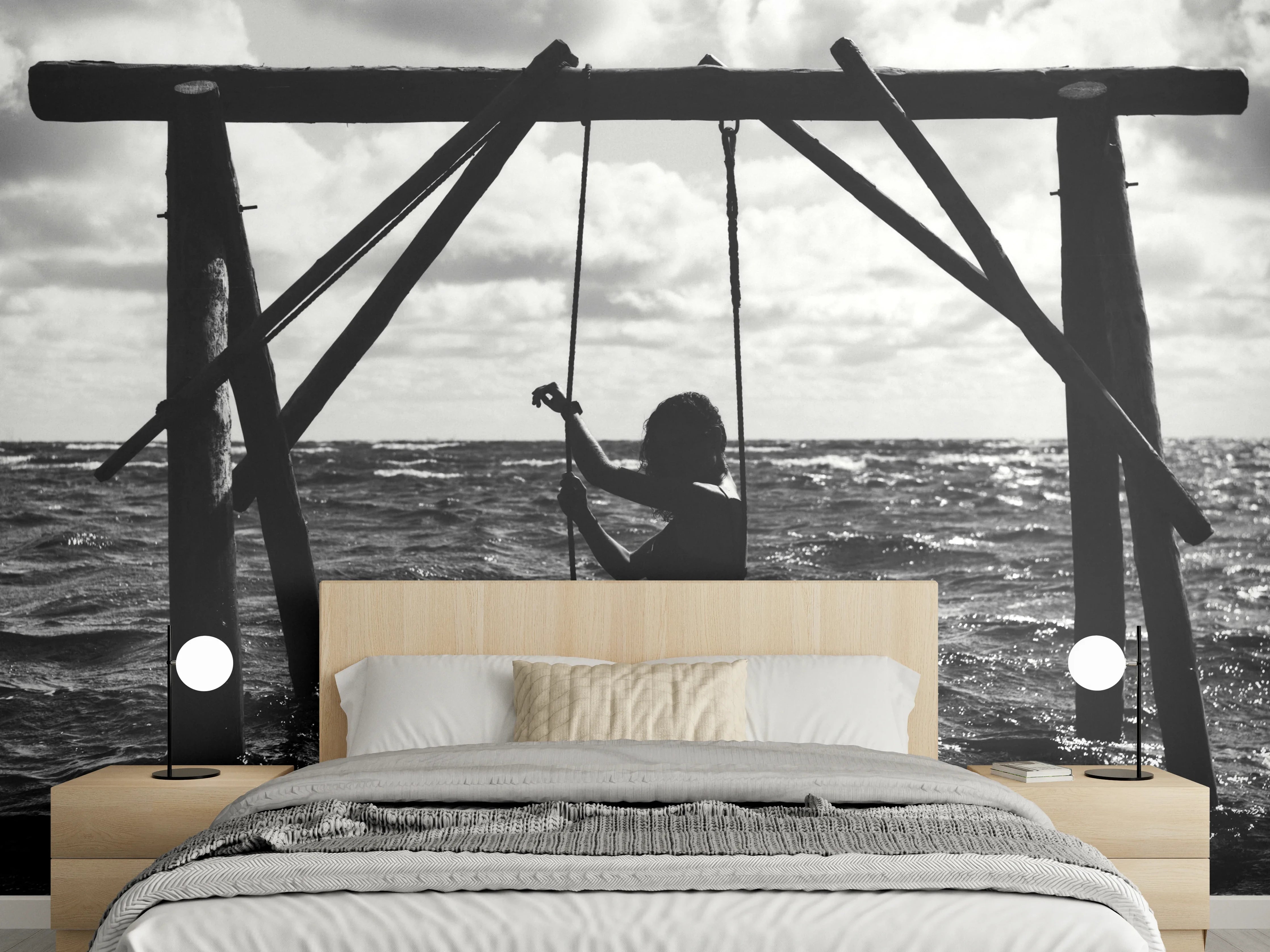 Wandverkleidung Schlafzimmer - Mädchen auf Schaukel im Wasser