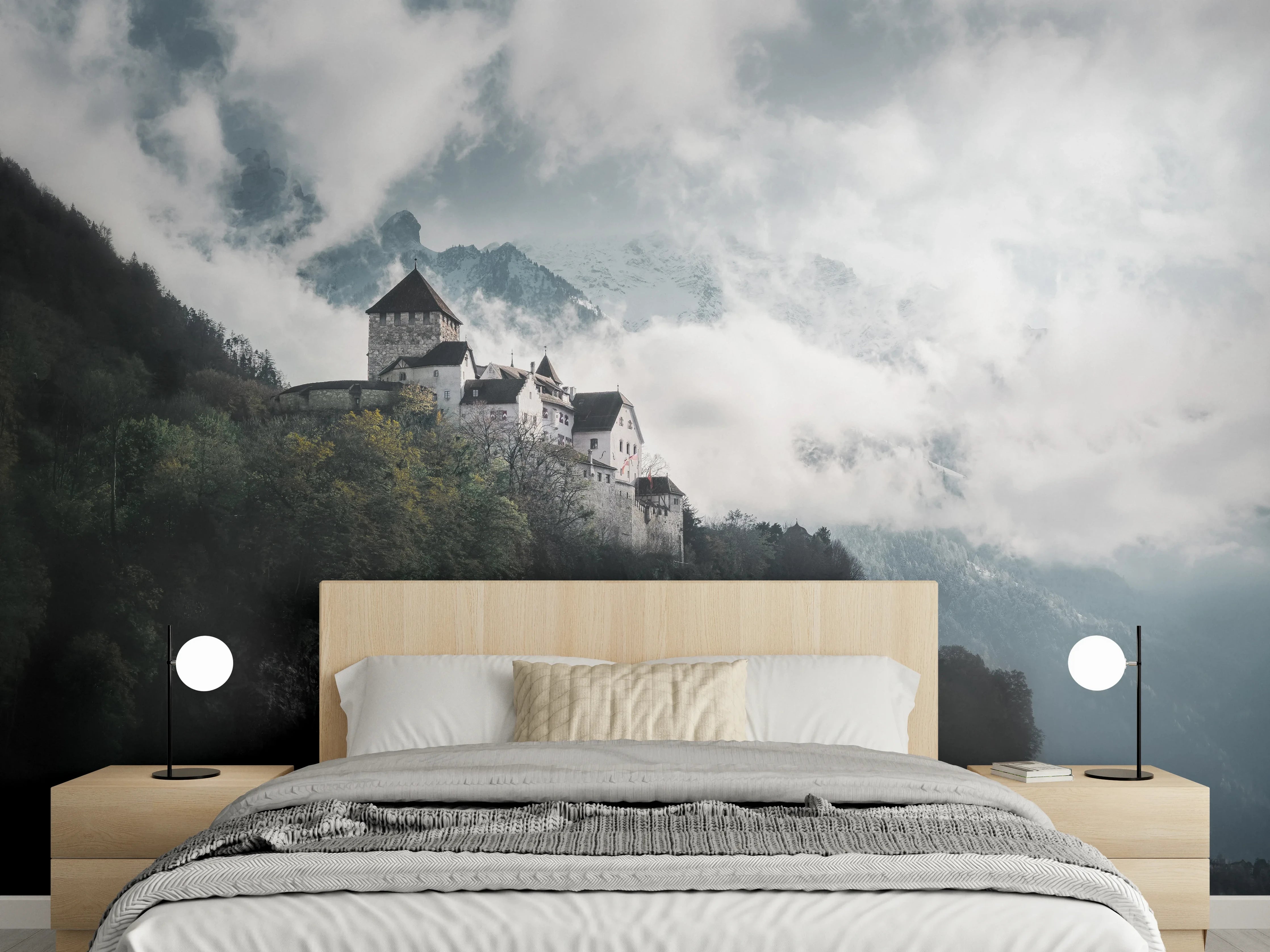 Wandverkleidung Schlafzimmer - Märchenhafte Burg auf Berg im Nebel