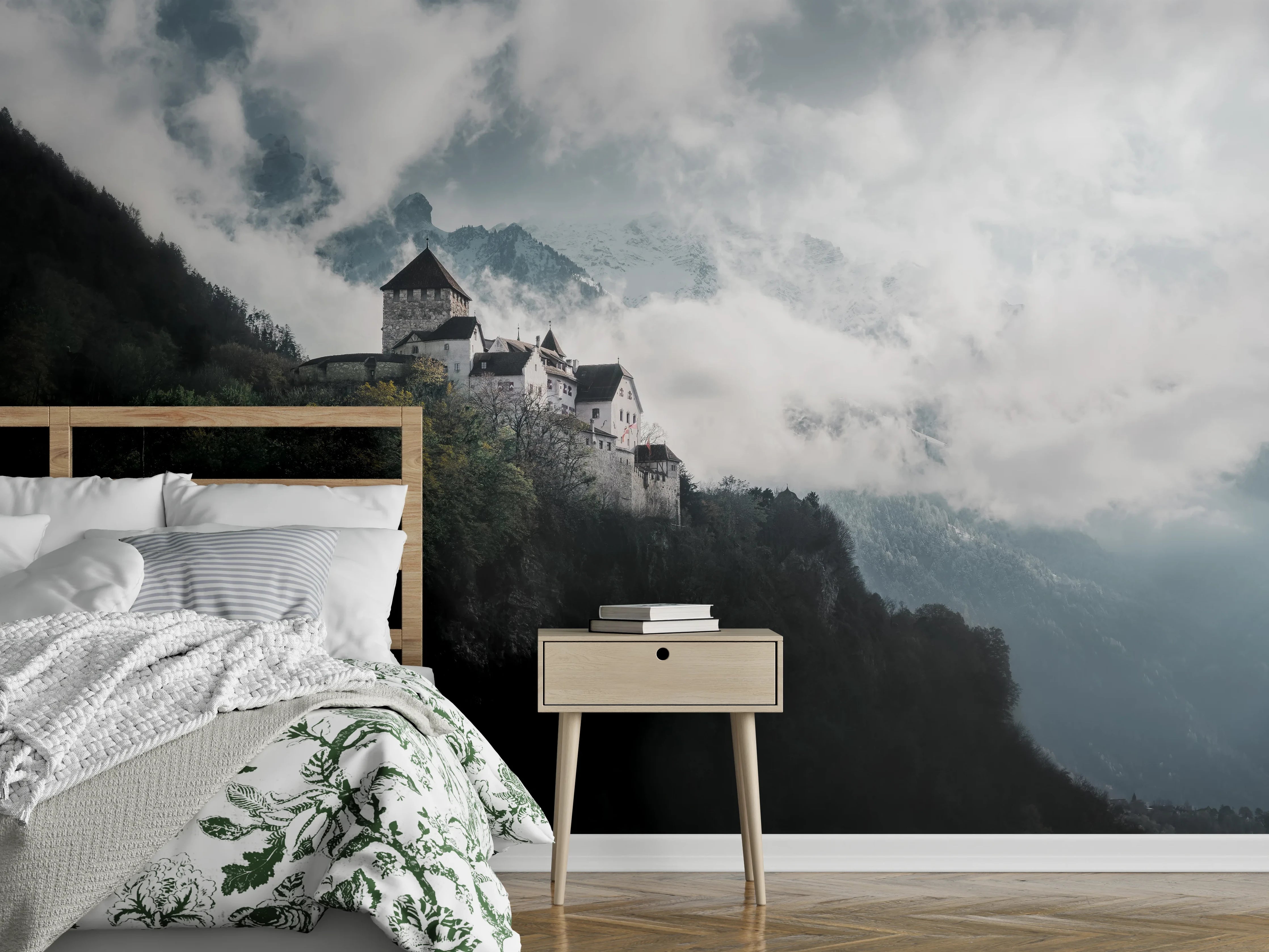 Wandverkleidung Schlafzimmer - Märchenhafte Burg auf Berg im Nebel