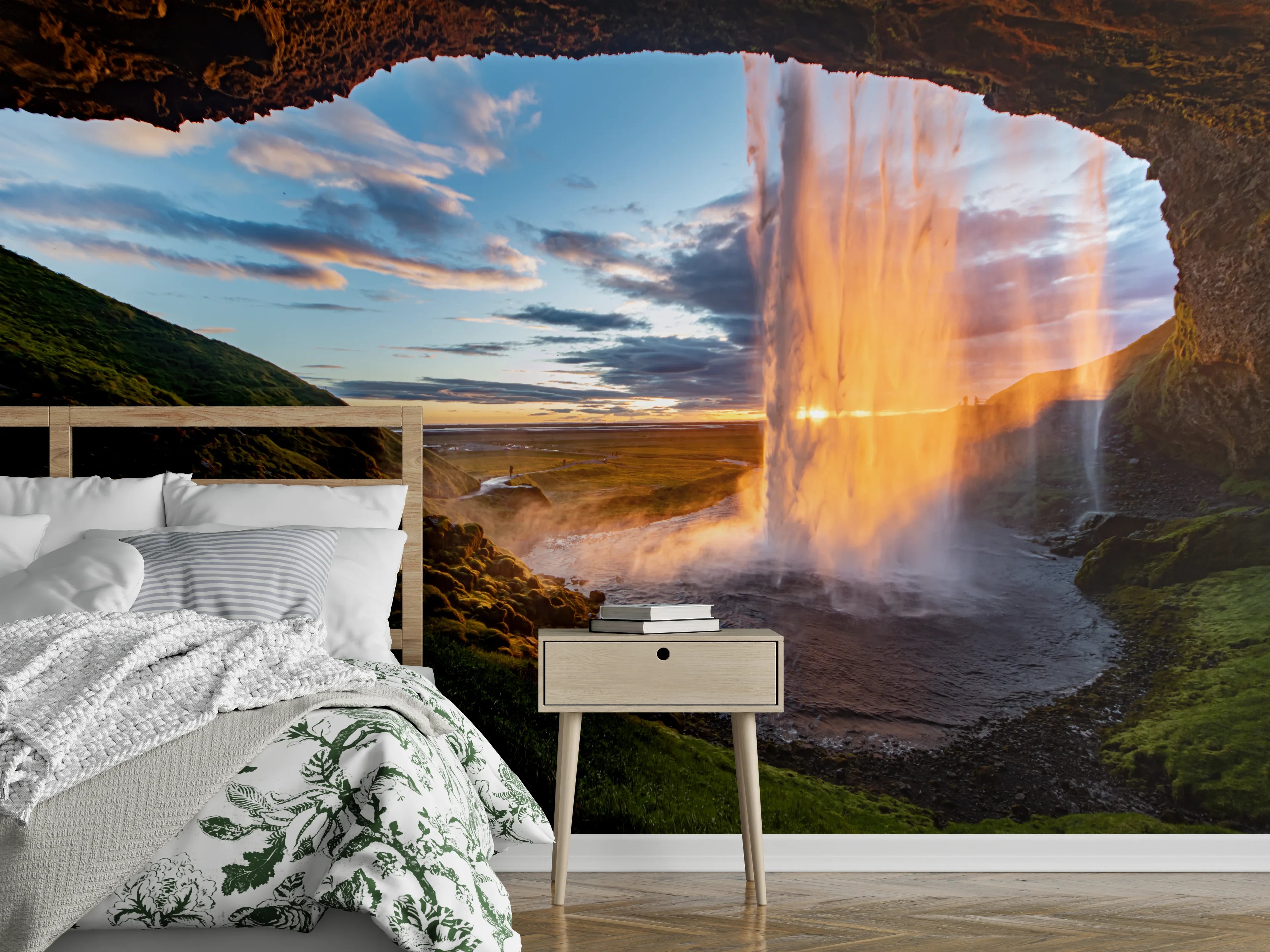 Wandverkleidung Schlafzimmer - Magischer Wasserfall im Sonnenuntergang
