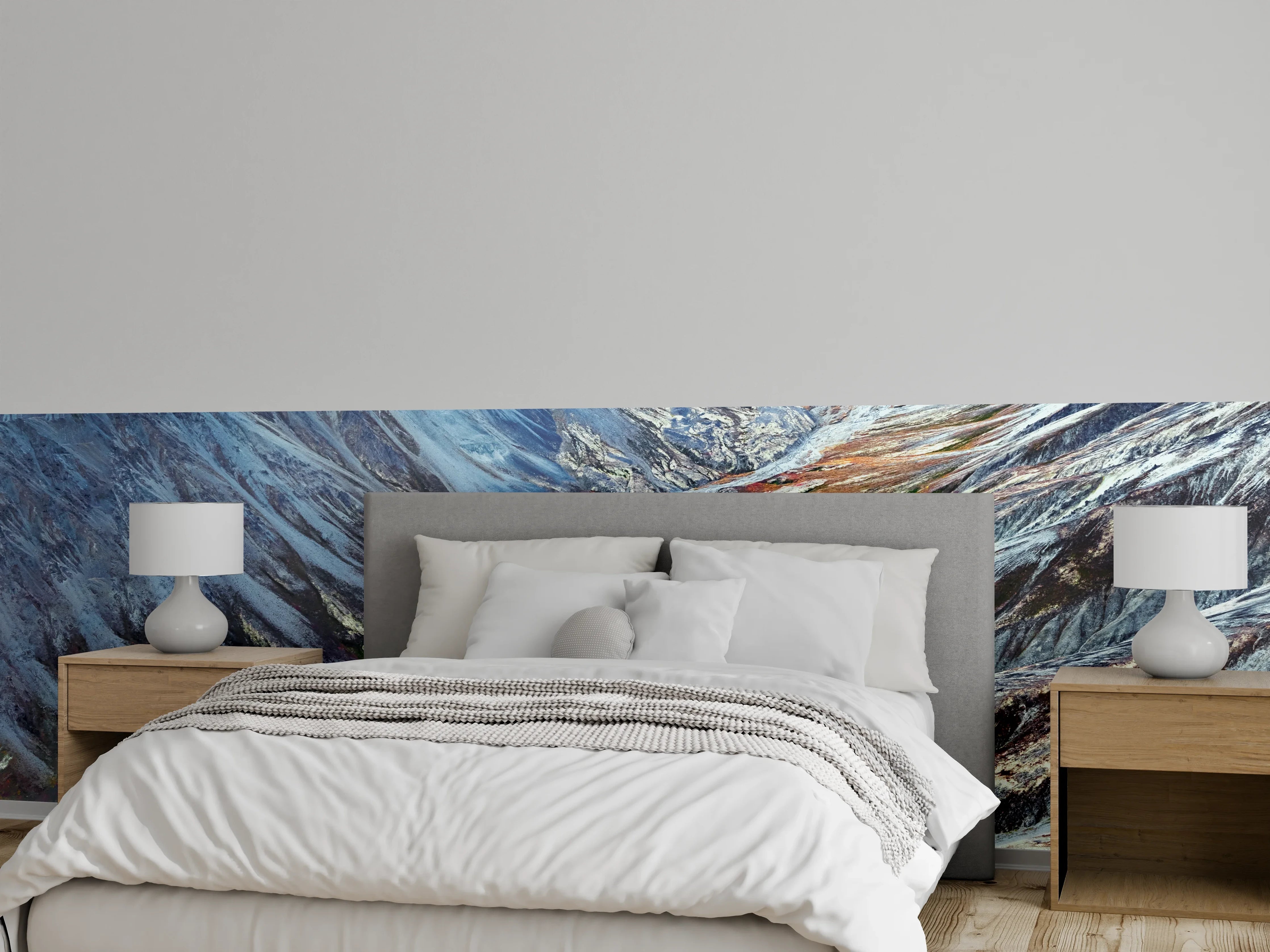 Wandverkleidung Schlafzimmer - Majestätische Berglandschaft im Farbenspiel