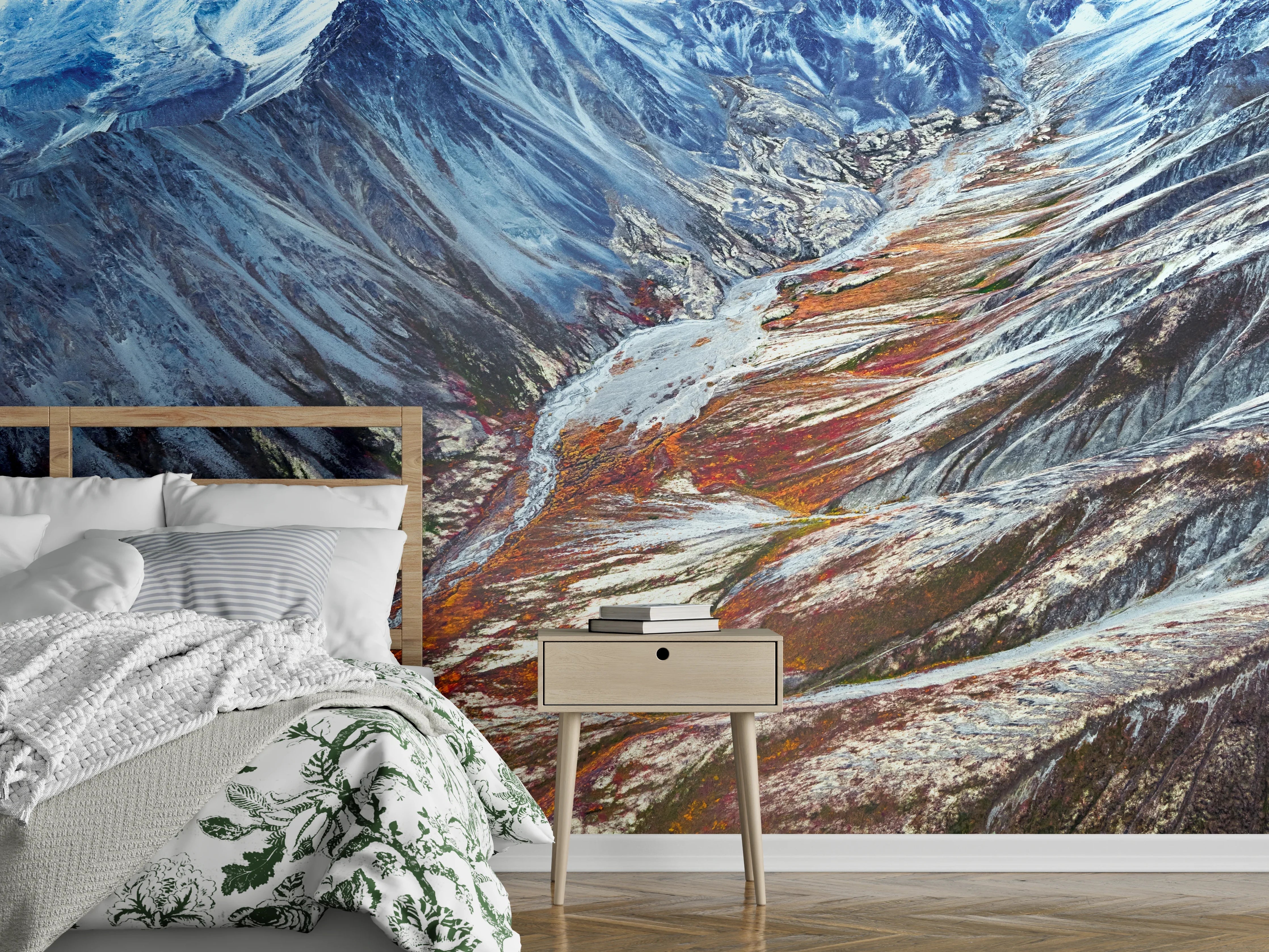 Wandverkleidung Schlafzimmer - Majestätische Berglandschaft im Farbenspiel