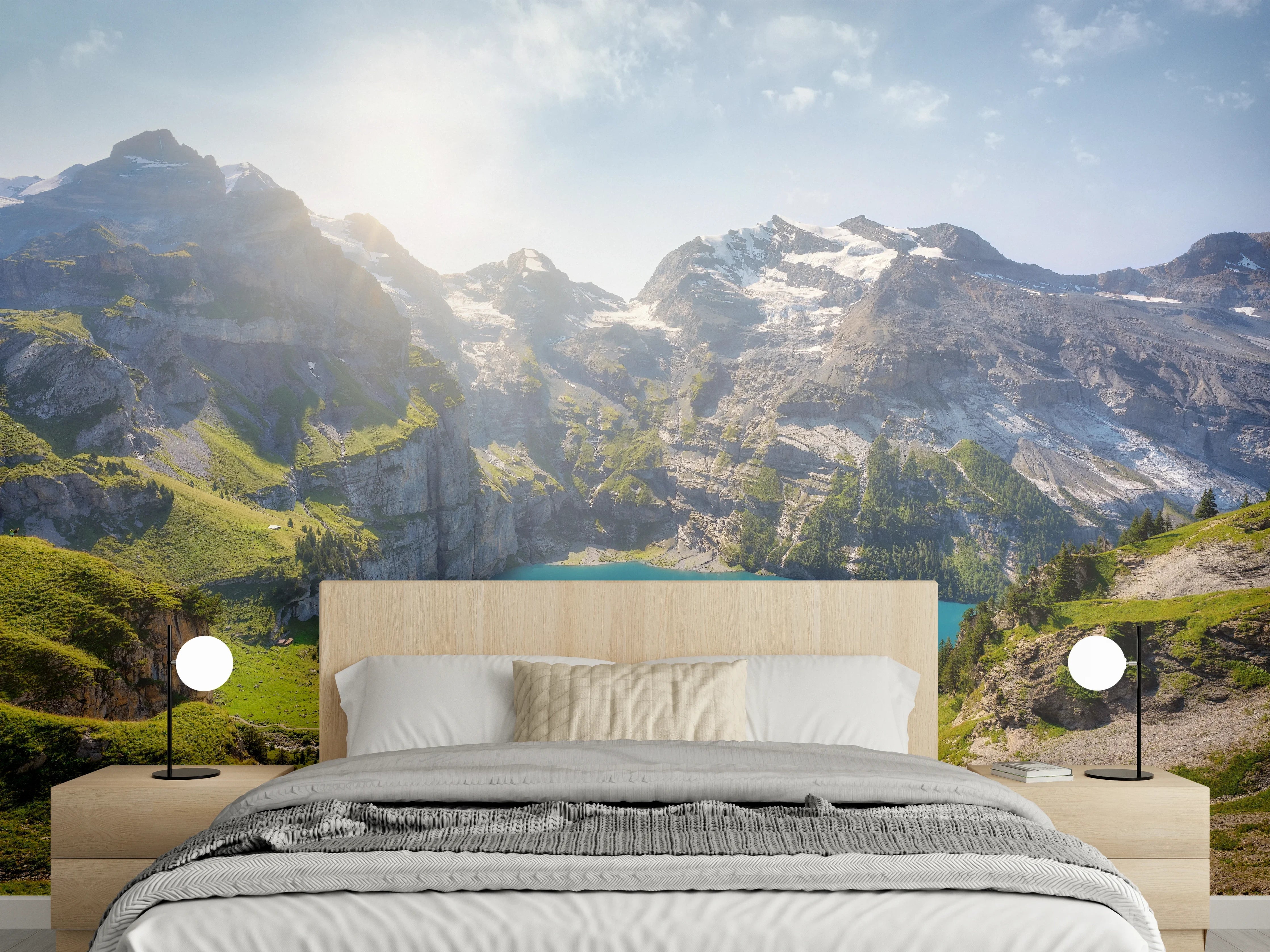 Wandverkleidung Schlafzimmer - Majestätische Berglandschaft mit goldenem Sonnenaufgang