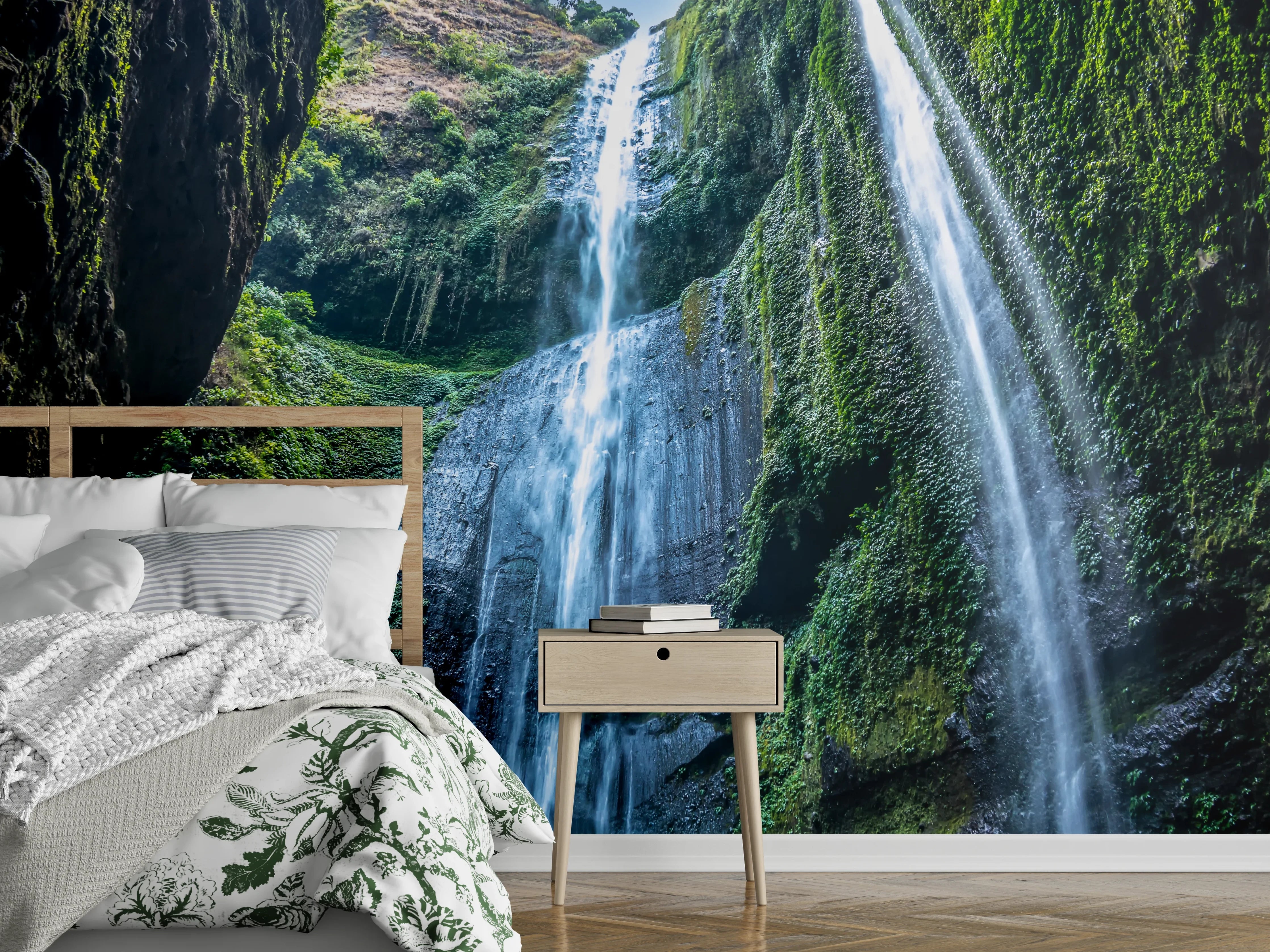Wandverkleidung Schlafzimmer - Majestätischer Dschungel-Wasserfall Naturfoto