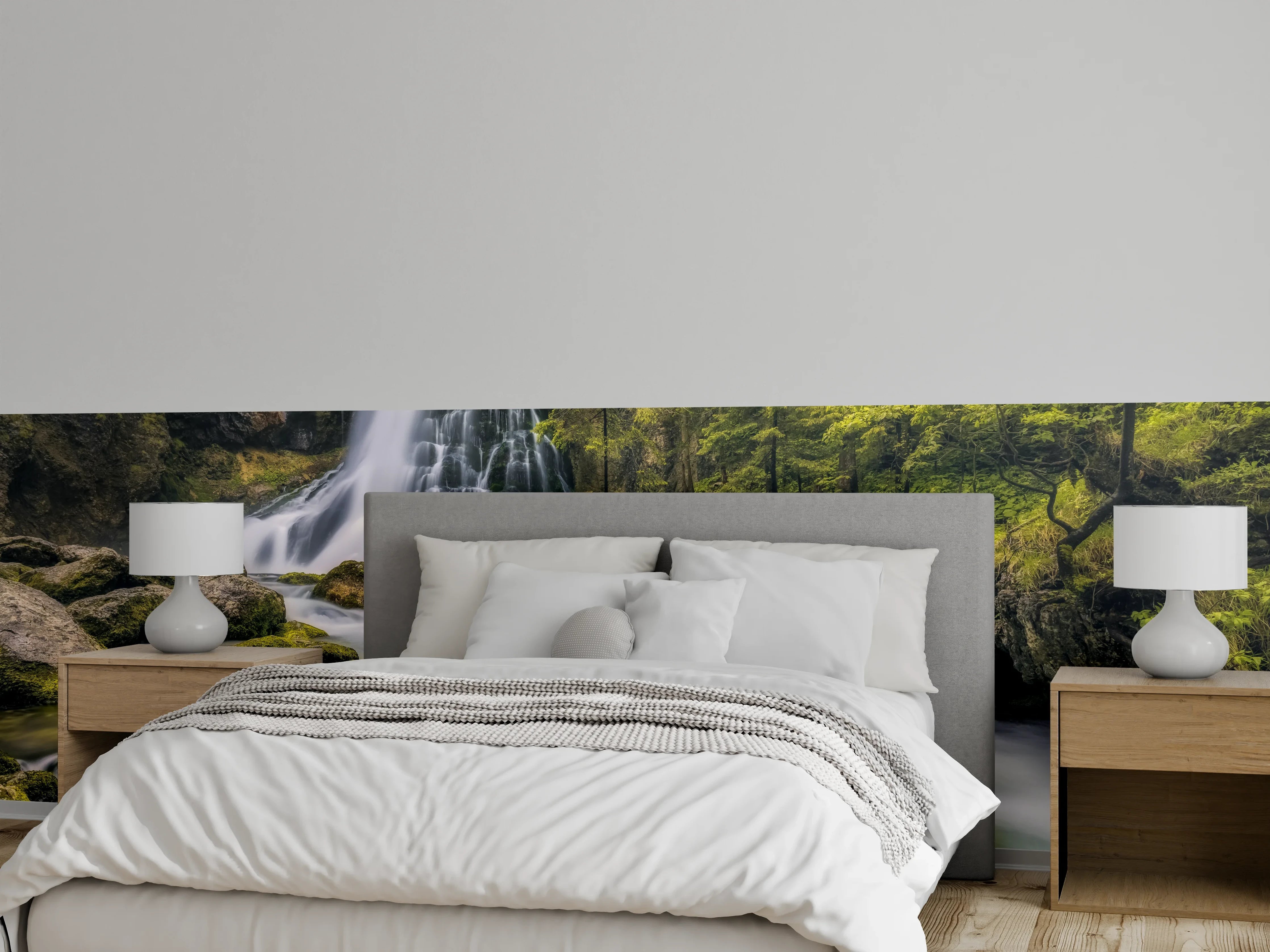 Wandverkleidung Schlafzimmer - Majestätischer Wasserfall in grünem Wald