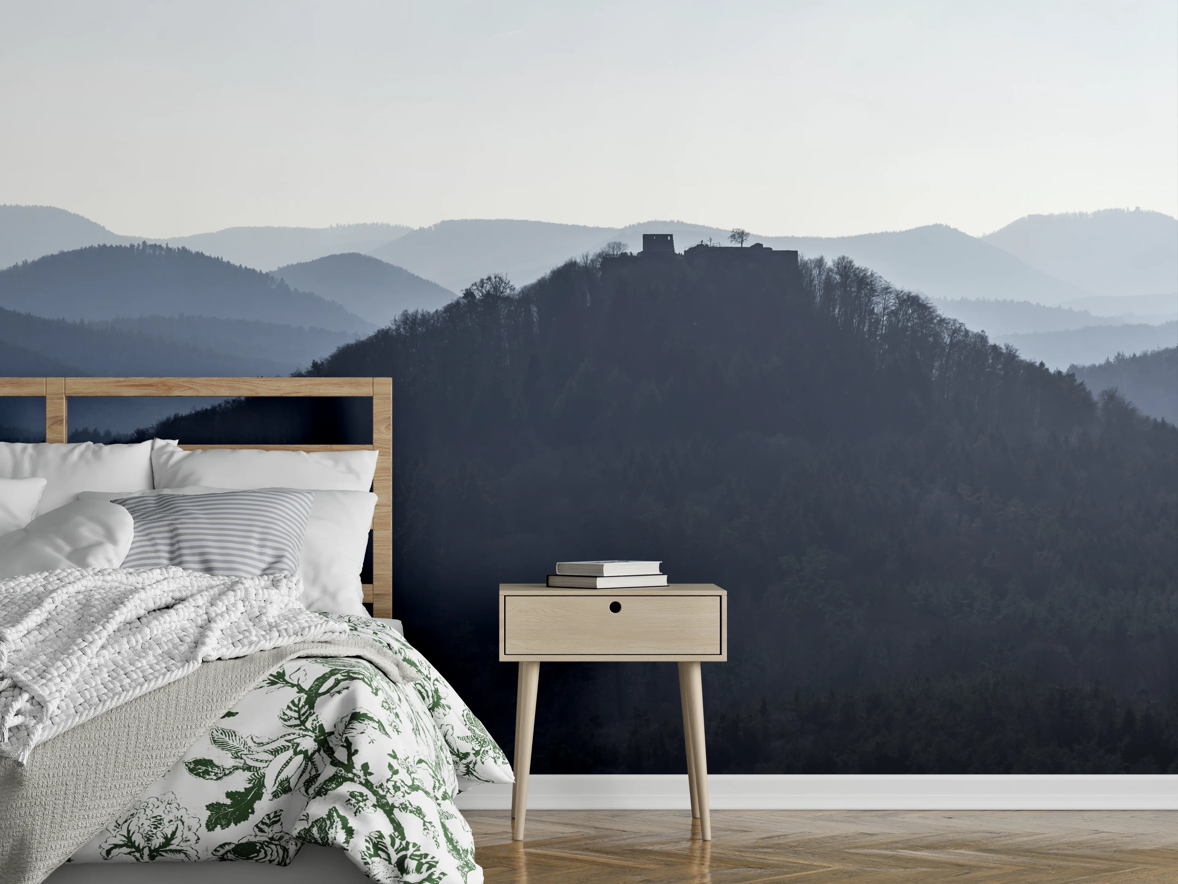Wandverkleidung Schlafzimmer - Malerische Berglandschaft im Morgennebel