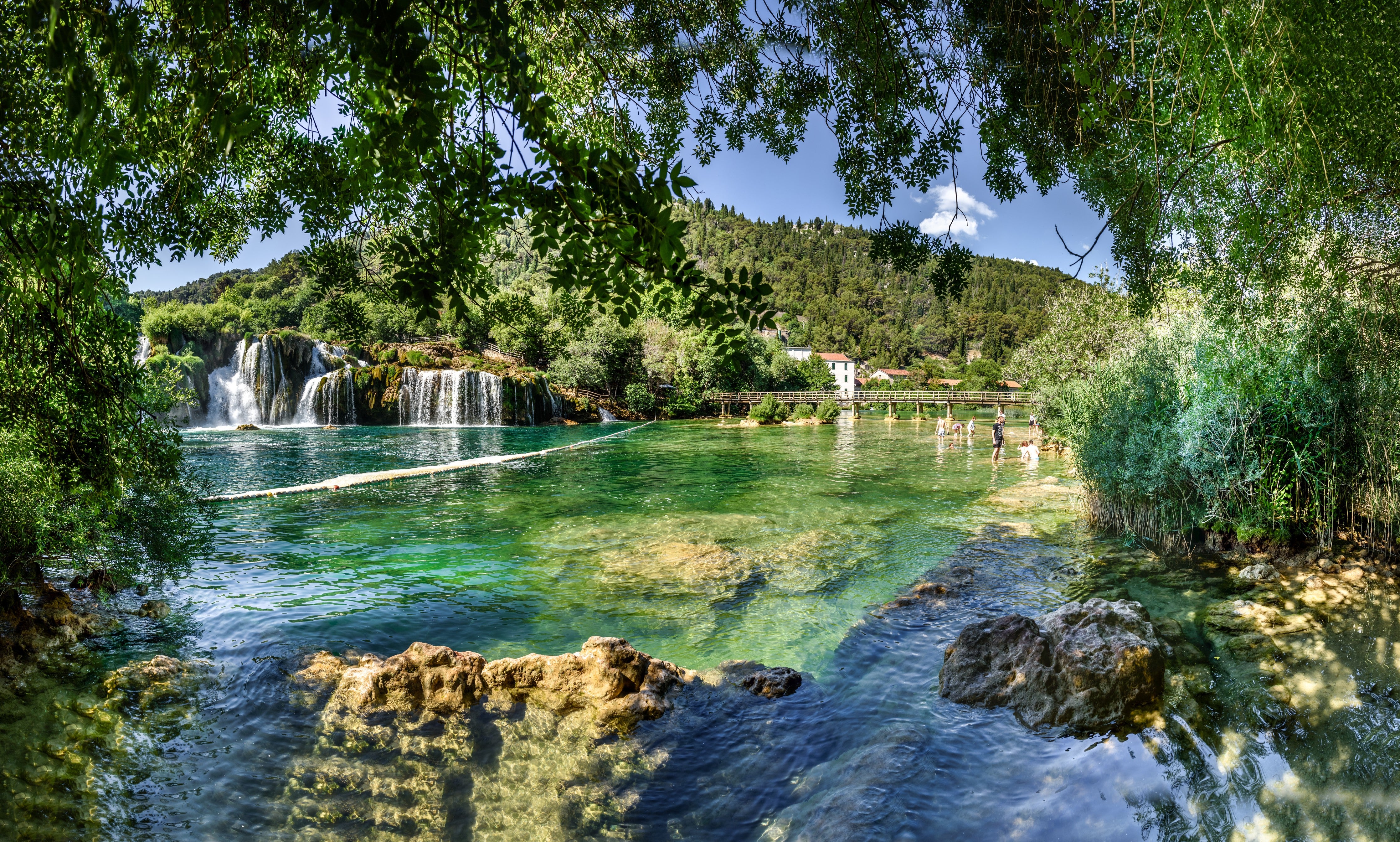 Wandverkleidung Schlafzimmer-Mediterraner Wasserfall
