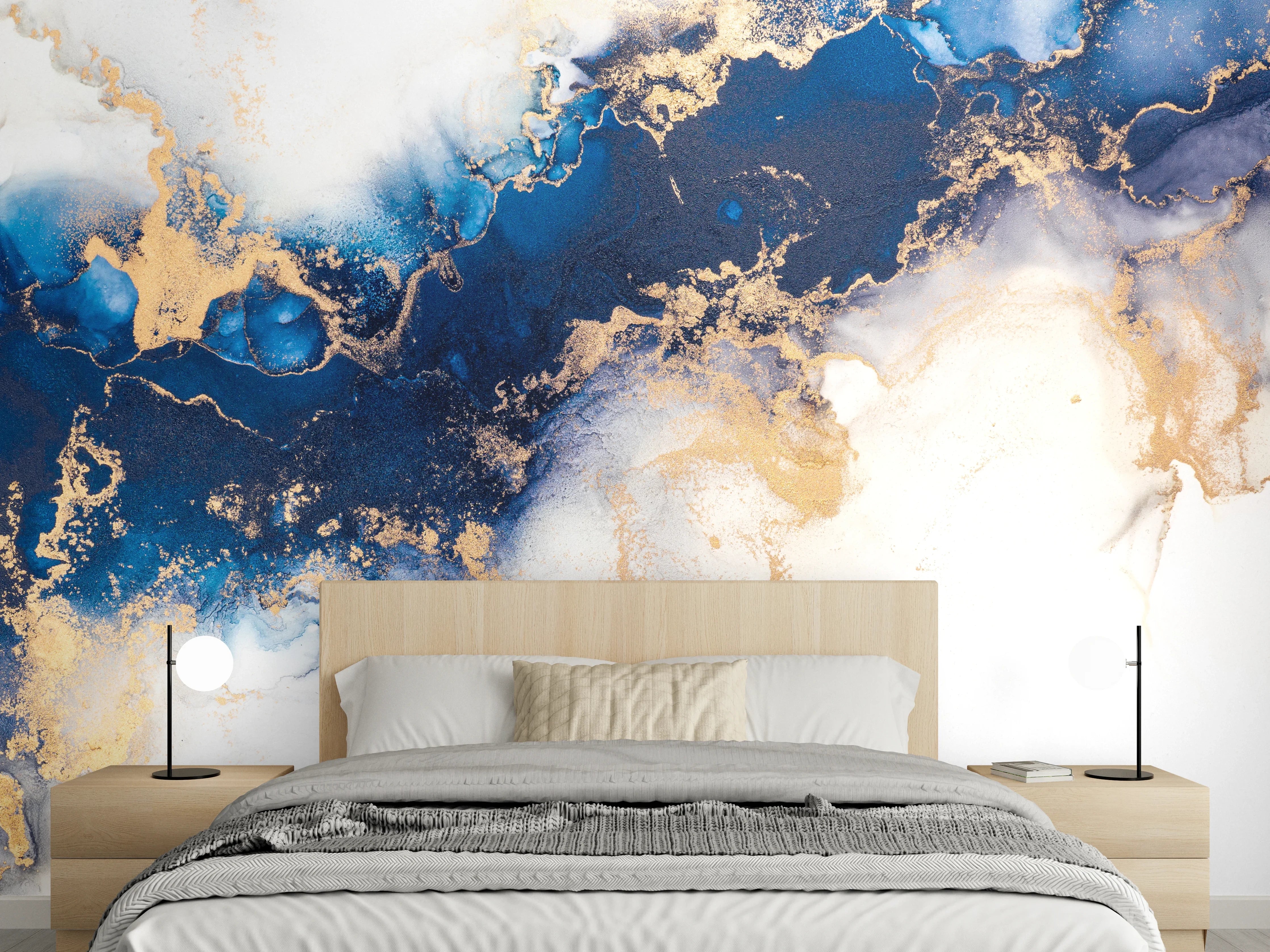Wandverkleidung Schlafzimmer - Moderner Marmor-Look in Blau und Gold