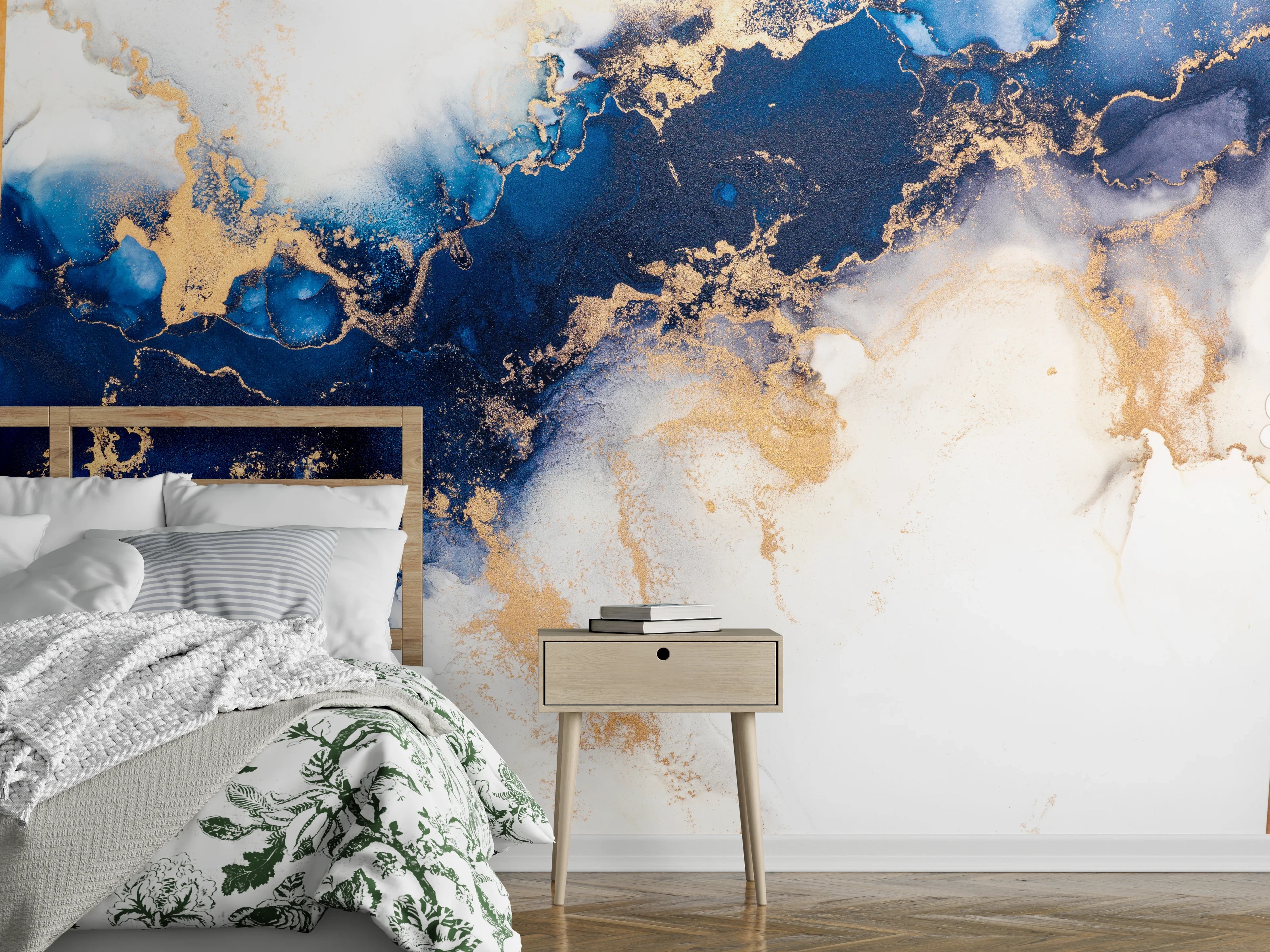 Wandverkleidung Schlafzimmer - Moderner Marmor-Look in Blau und Gold