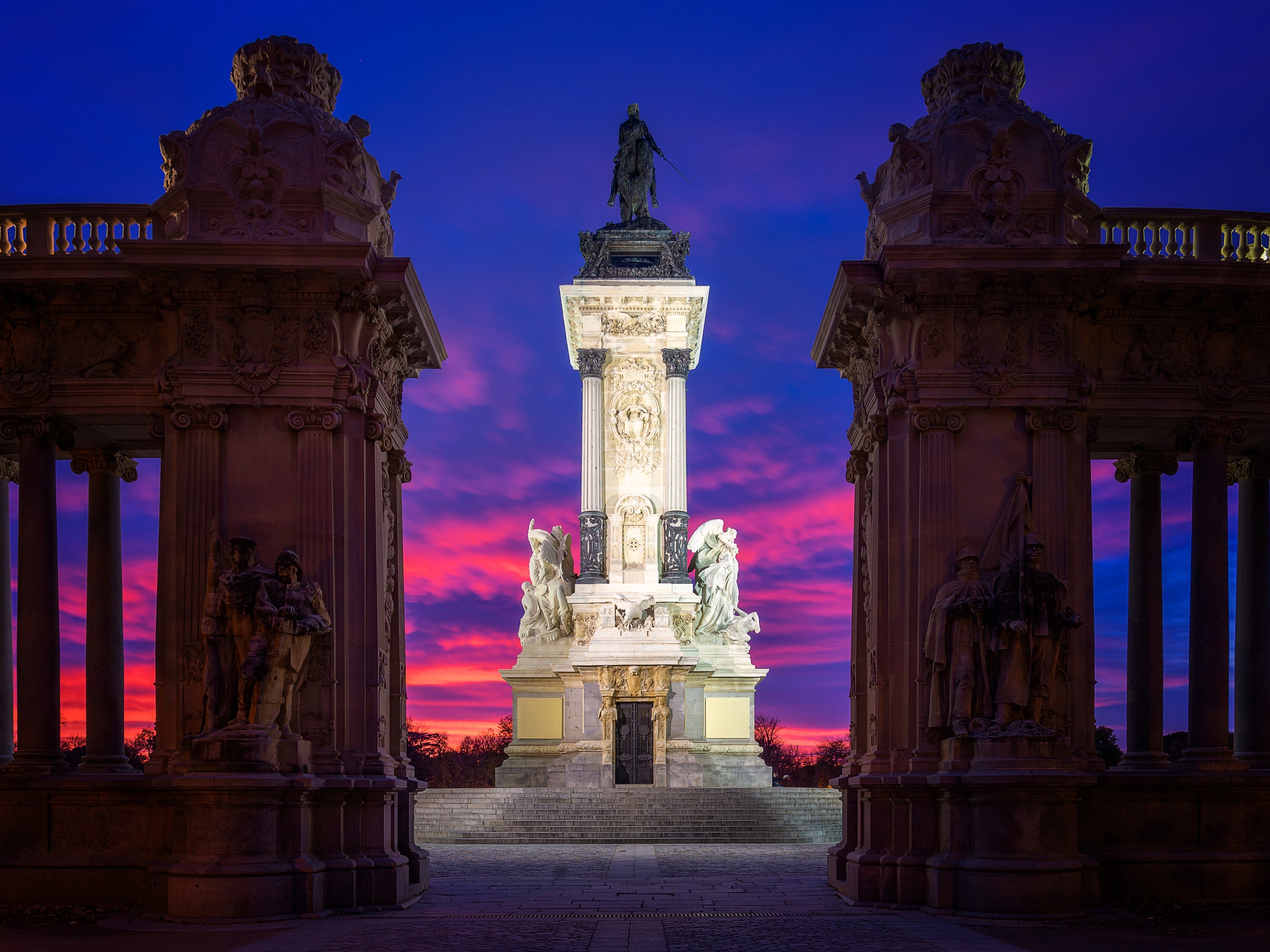 Wandverkleidung Schlafzimmer-Monument bei Sonnenuntergang, dramatisches Licht