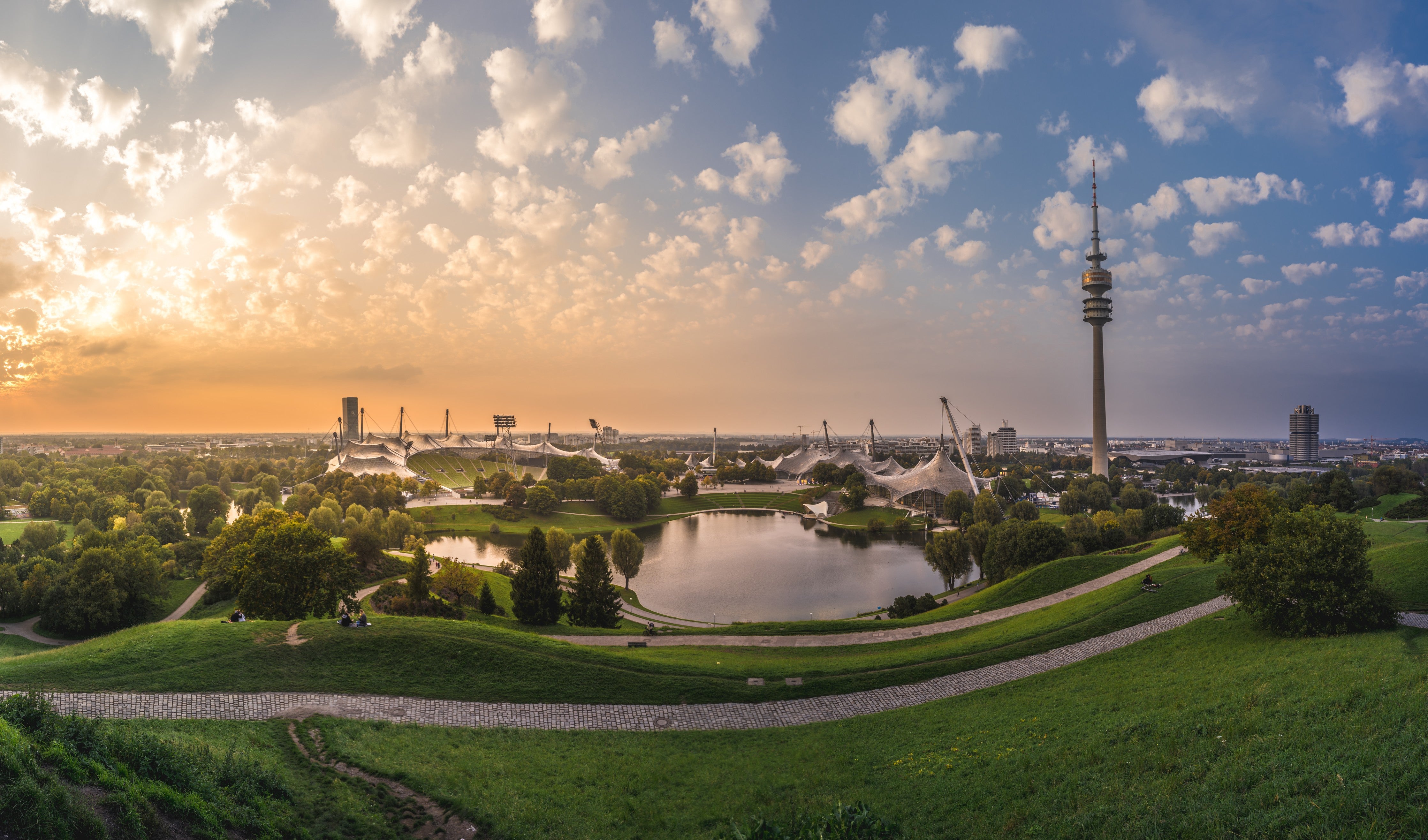 Wandverkleidung Schlafzimmer-München Olympiaberg mit Sonnenuntergang