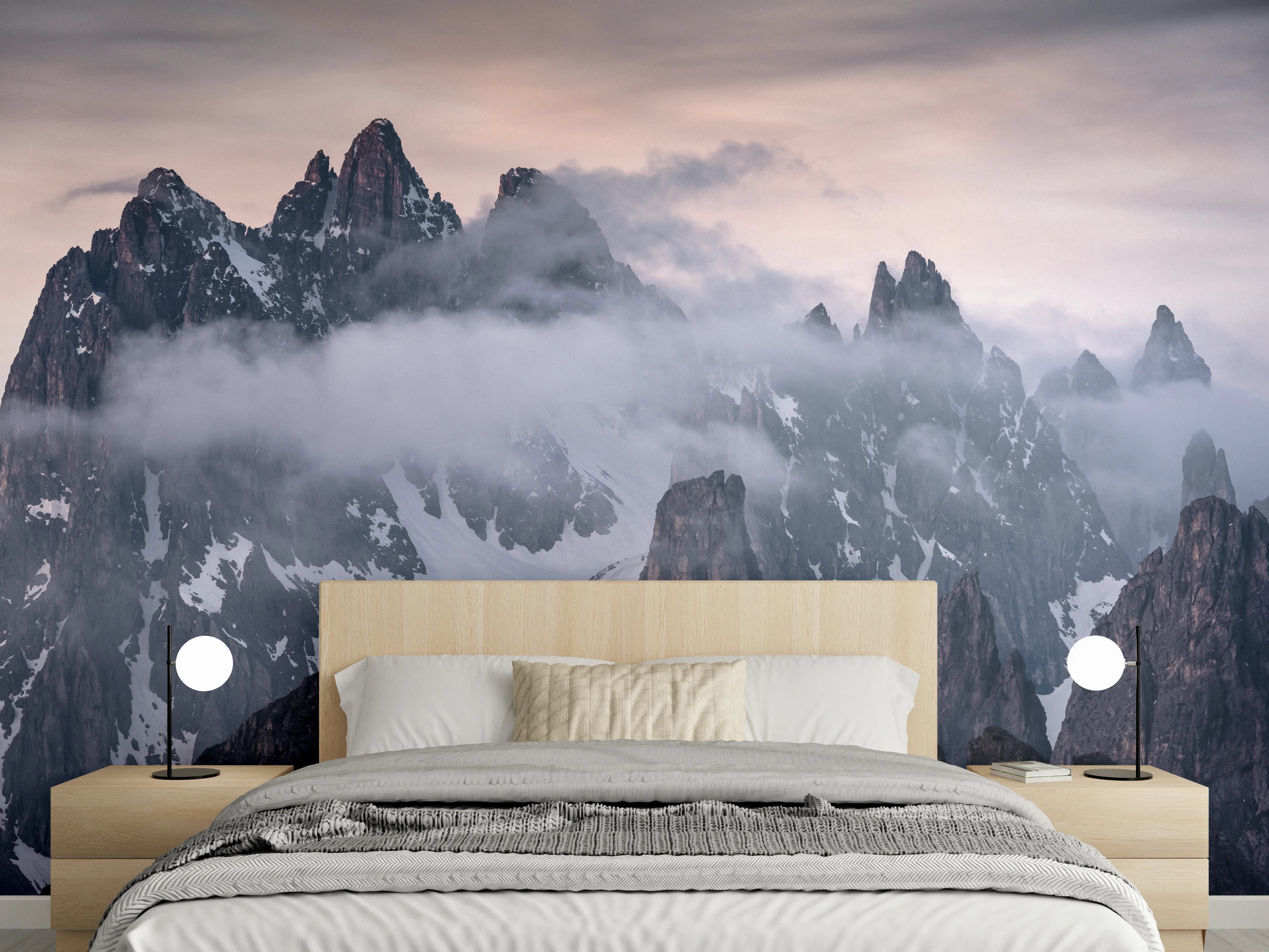 Wandverkleidung Schlafzimmer - Mystische Berglandschaft in Dämmerung