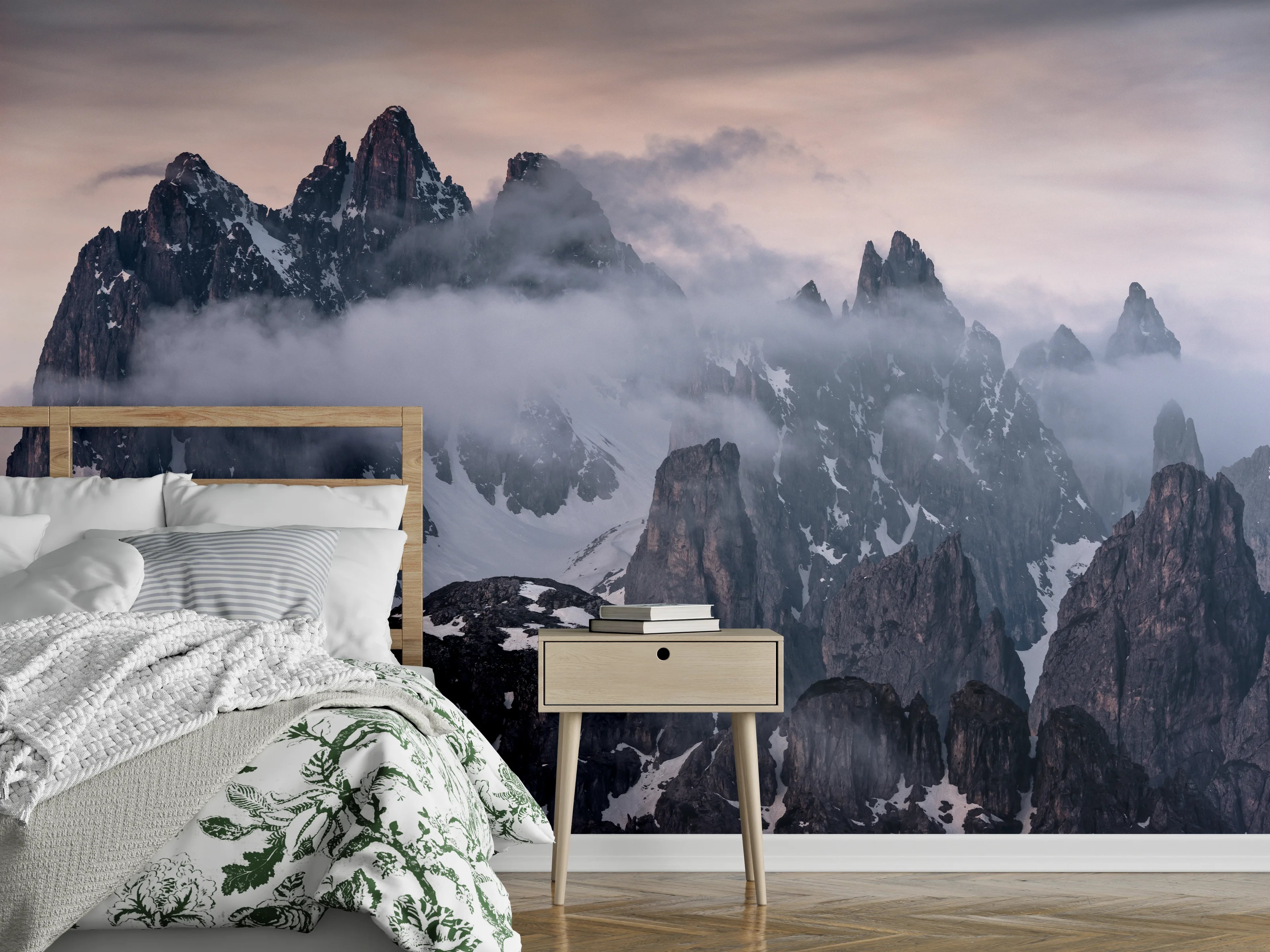 Wandverkleidung Schlafzimmer - Mystische Berglandschaft in Dämmerung