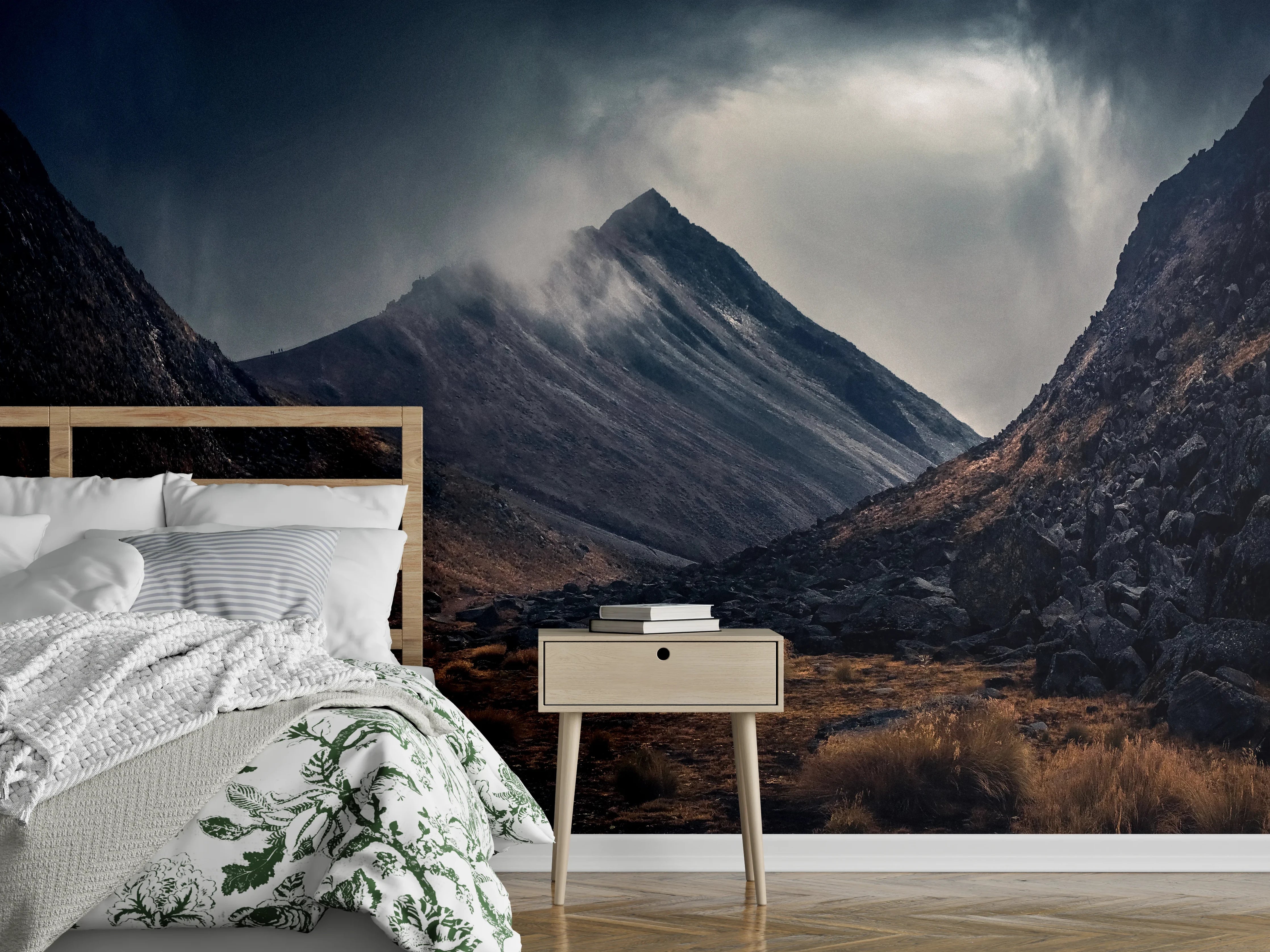 Wandverkleidung Schlafzimmer - Mystische Gebirgslandschaft im Nebel
