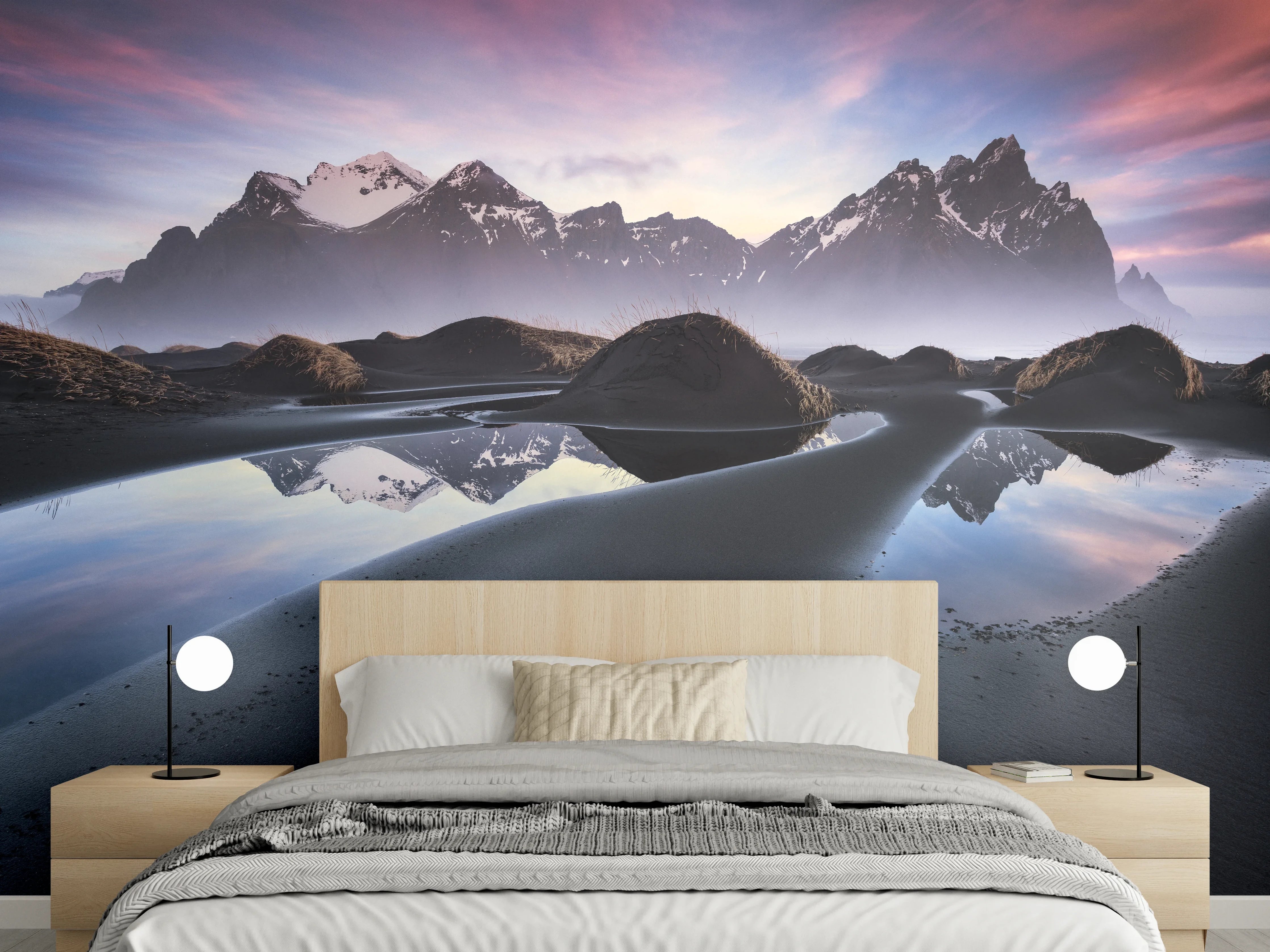 Wandverkleidung Schlafzimmer - Nordische Berglandschaft mit Spiegelung